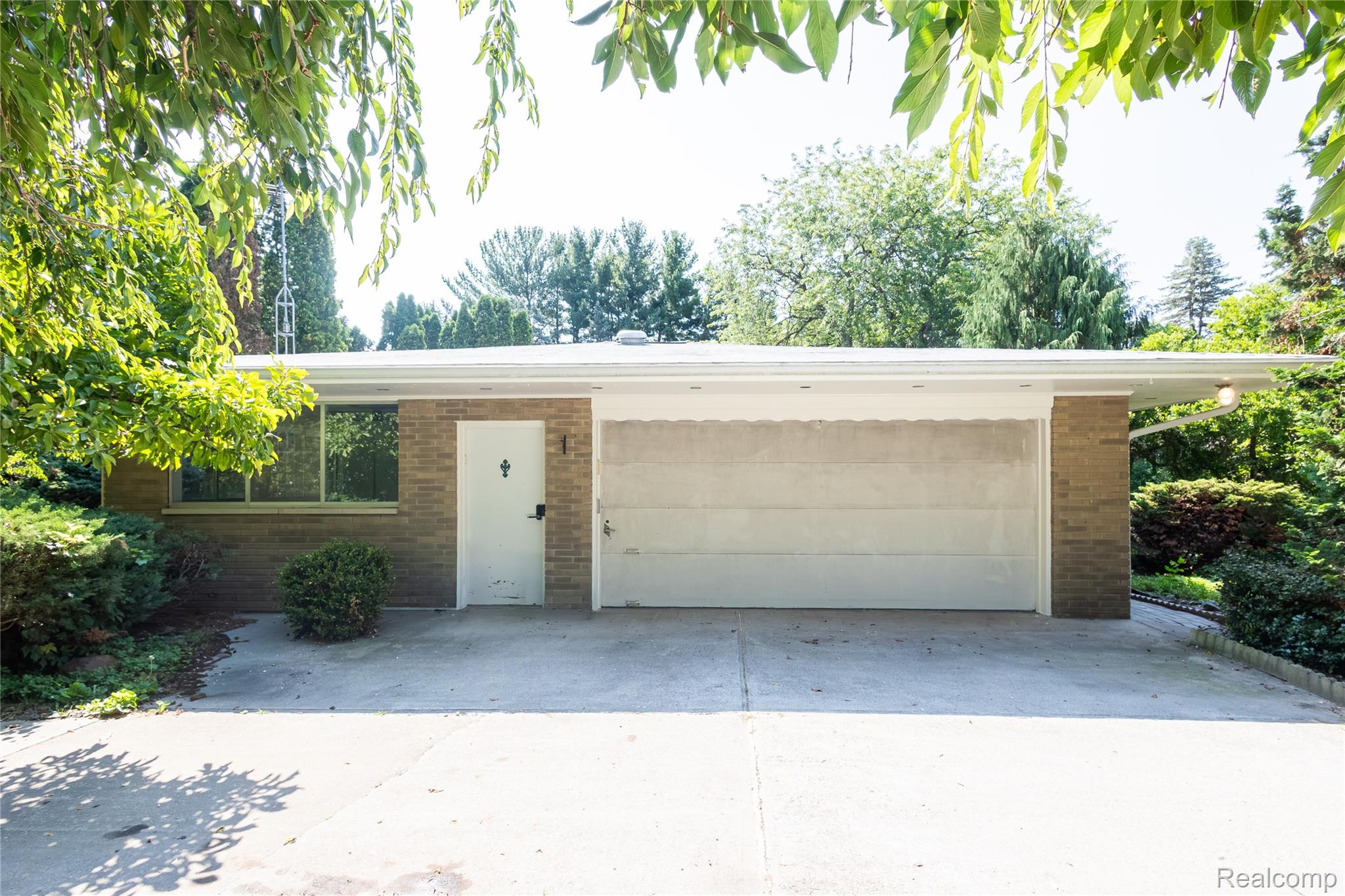 575 S Hemlock Road Property Photo 1