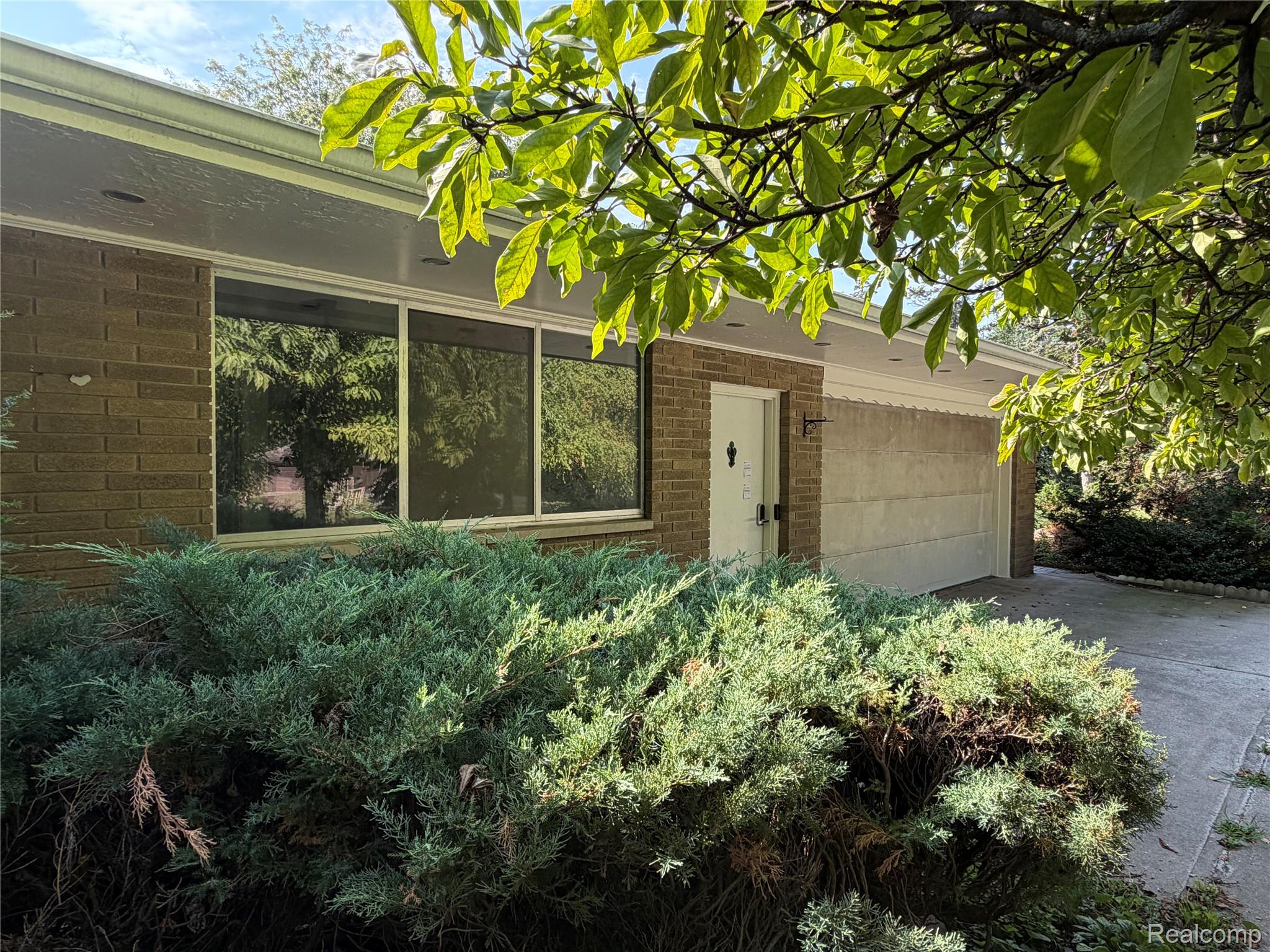 575 S Hemlock Road Property Photo 1
