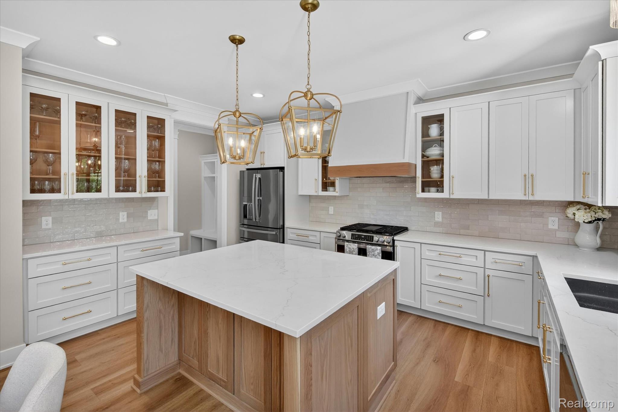 9295 Elmhurst Avenue Property Photo 17