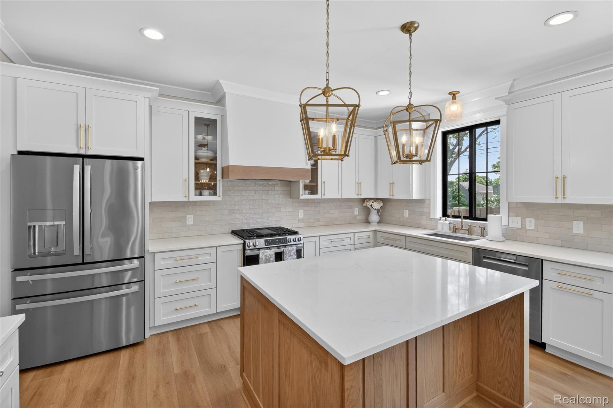 9295 Elmhurst Avenue Property Photo 18