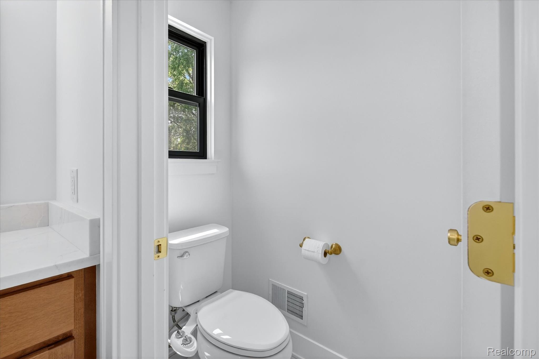 9295 Elmhurst Avenue Property Photo 24