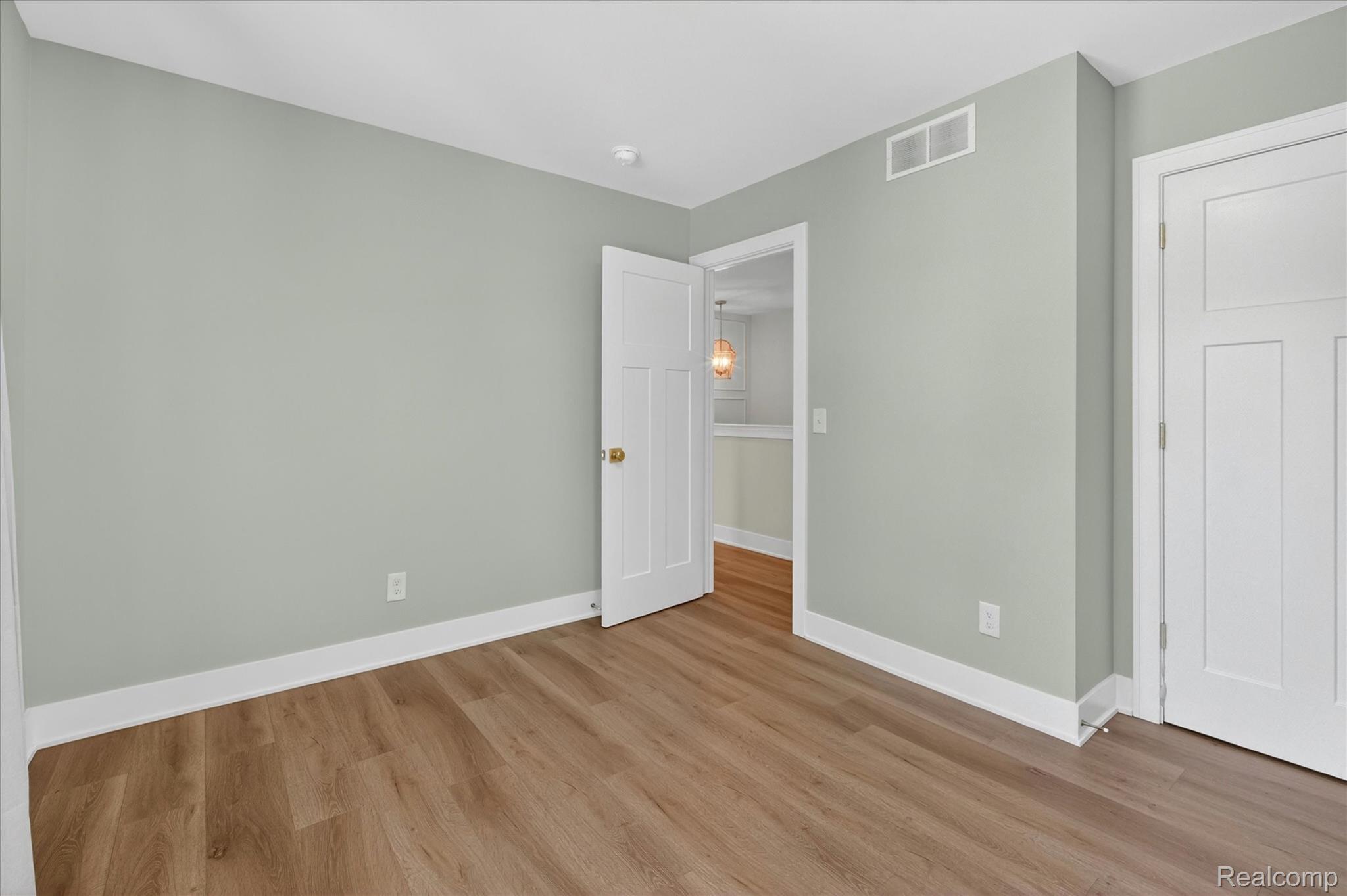 9295 Elmhurst Avenue Property Photo 36