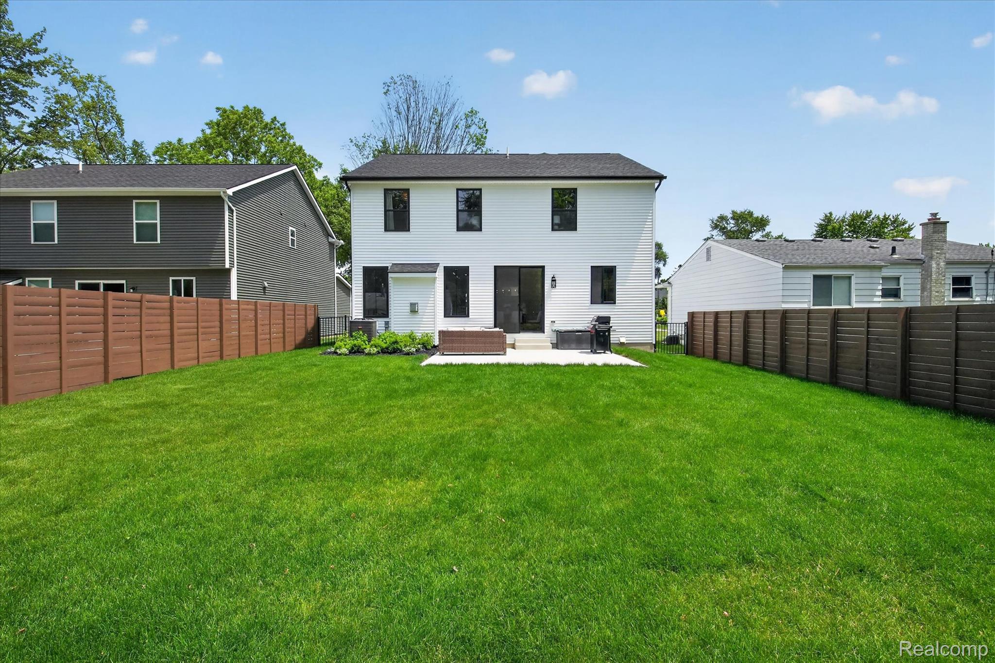 9295 Elmhurst Avenue Property Photo 44