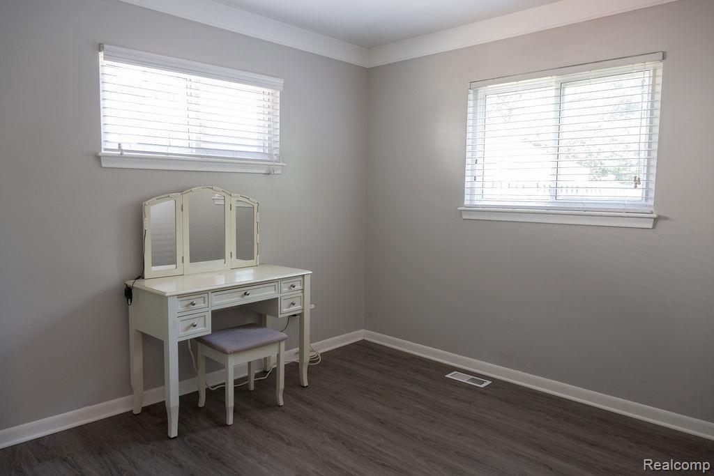 28140 Everett Street Property Photo 9