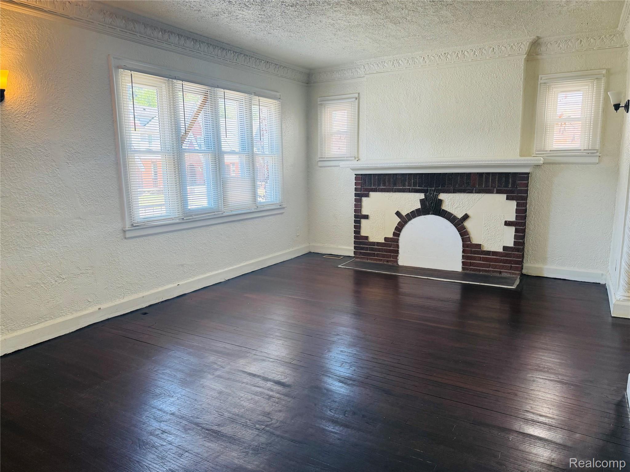 15820 Wisconsin Street Property Photo 9