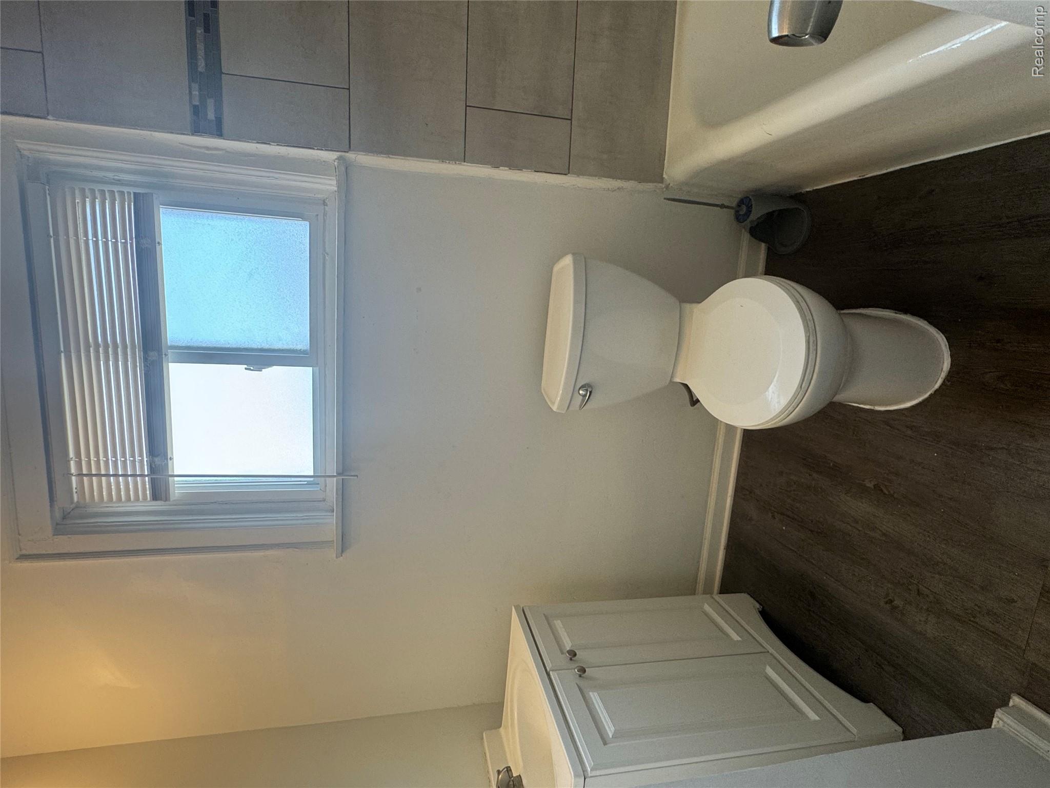15820 Wisconsin Street Property Photo 13