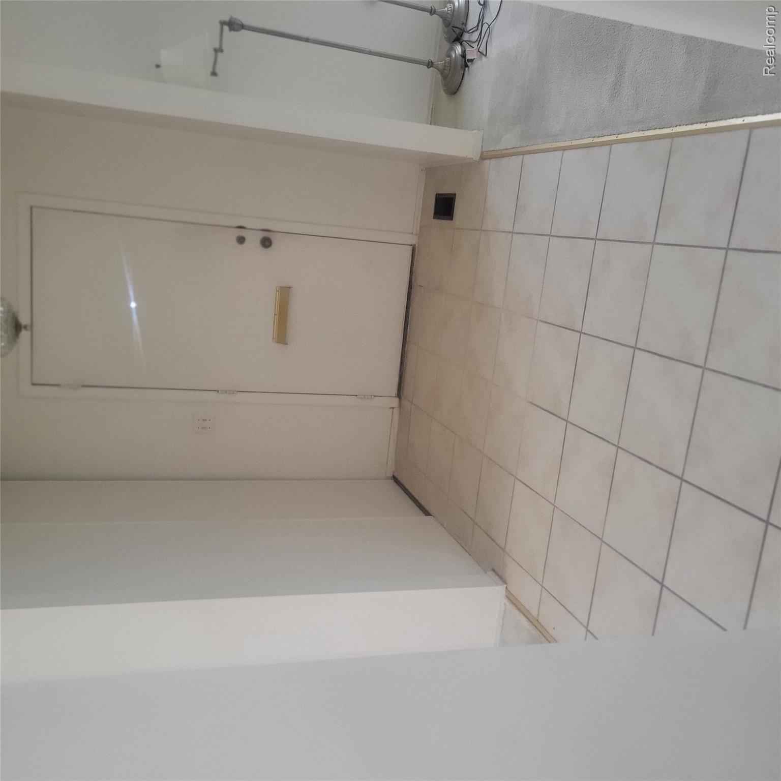 25191 Greenbrooke Drive Property Photo 3