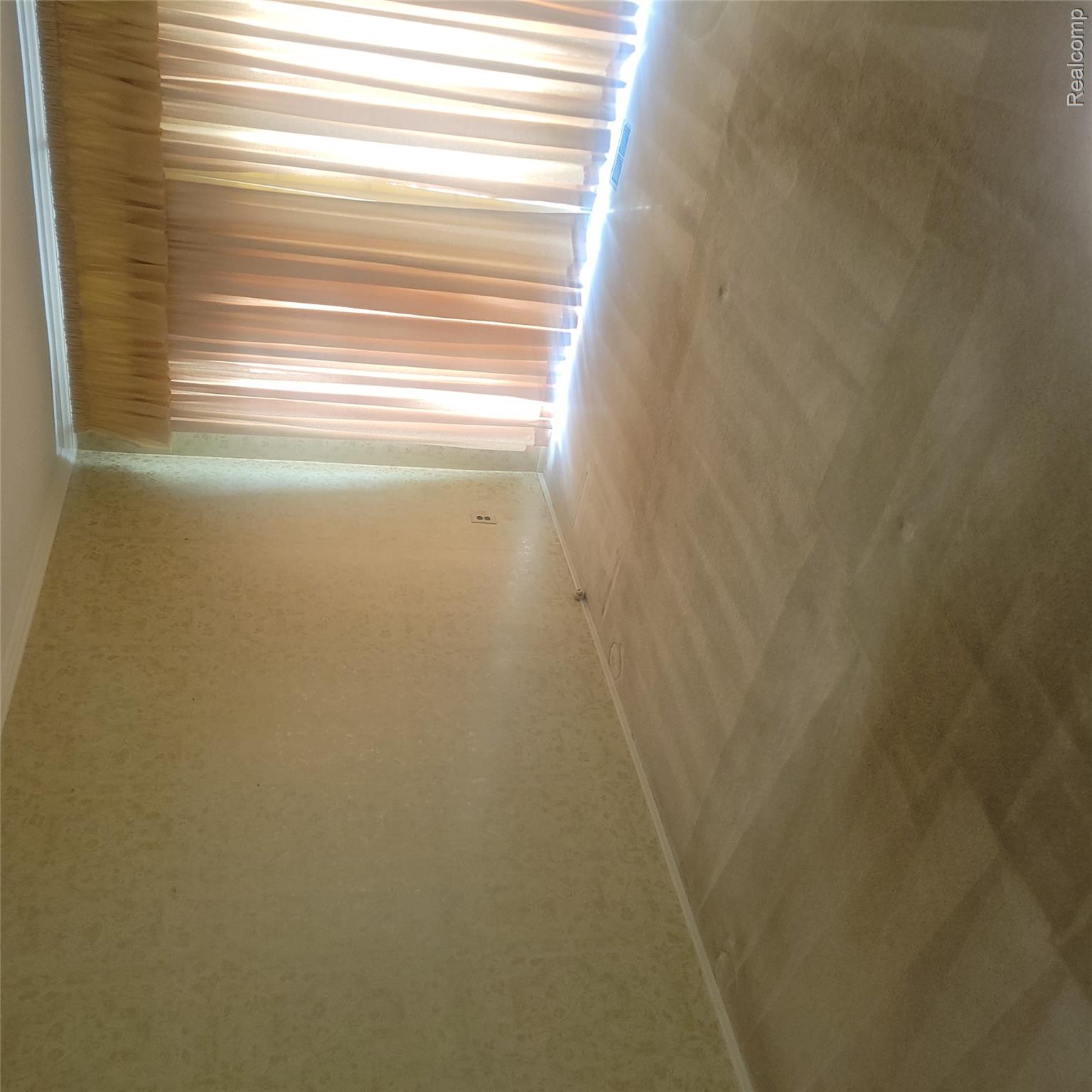 25191 Greenbrooke Drive Property Photo 4