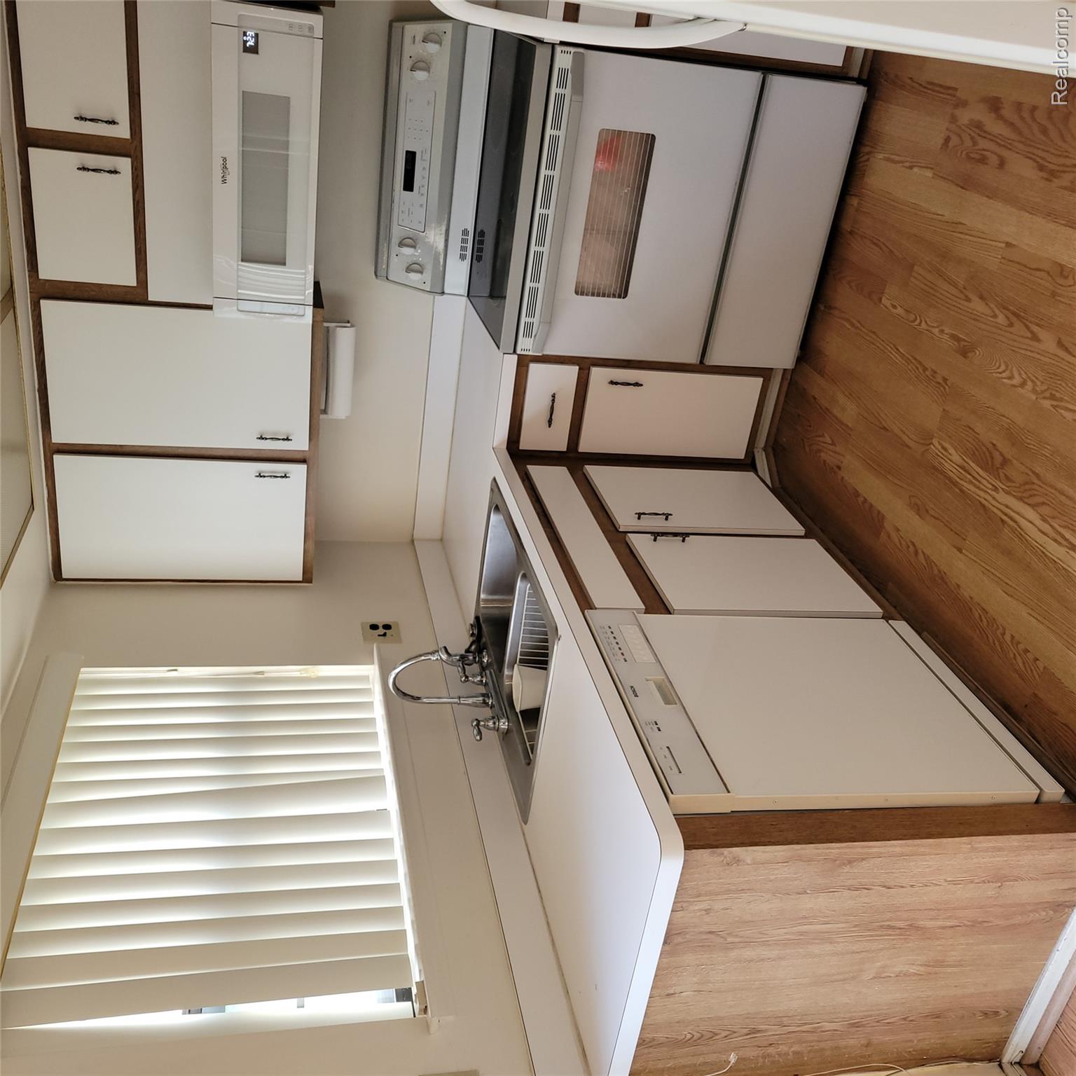 25191 Greenbrooke Drive Property Photo 8