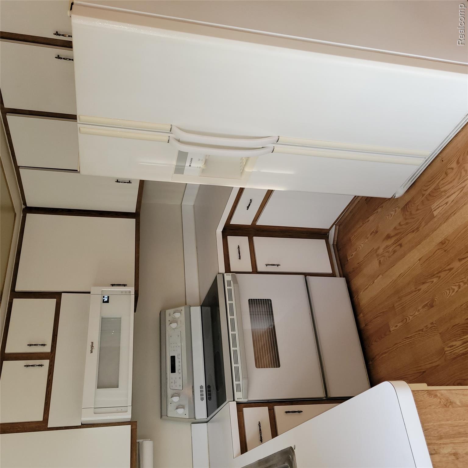 25191 Greenbrooke Drive Property Photo 9