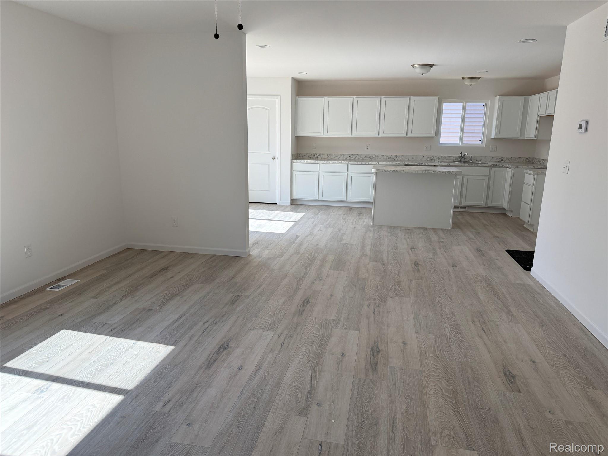 5755 Copper Tree Park Property Photo 4