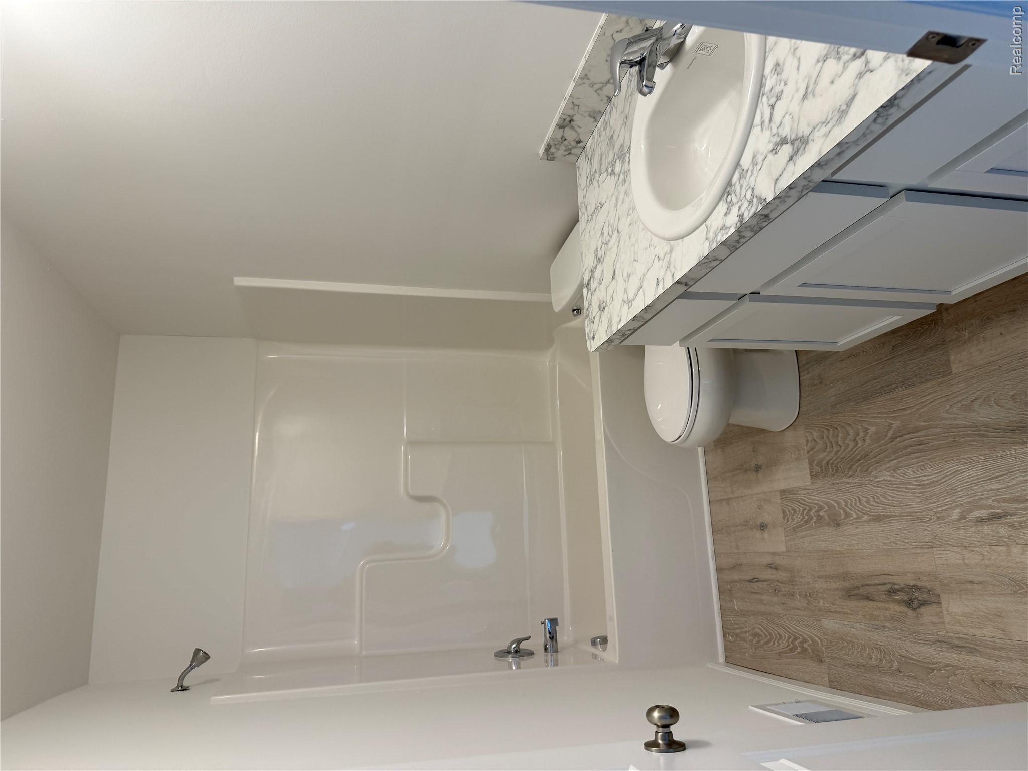 5755 Copper Tree Park Property Photo 8