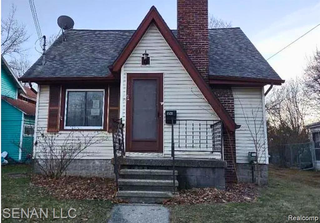 1520 E Oakland Avenue Property Photo 1