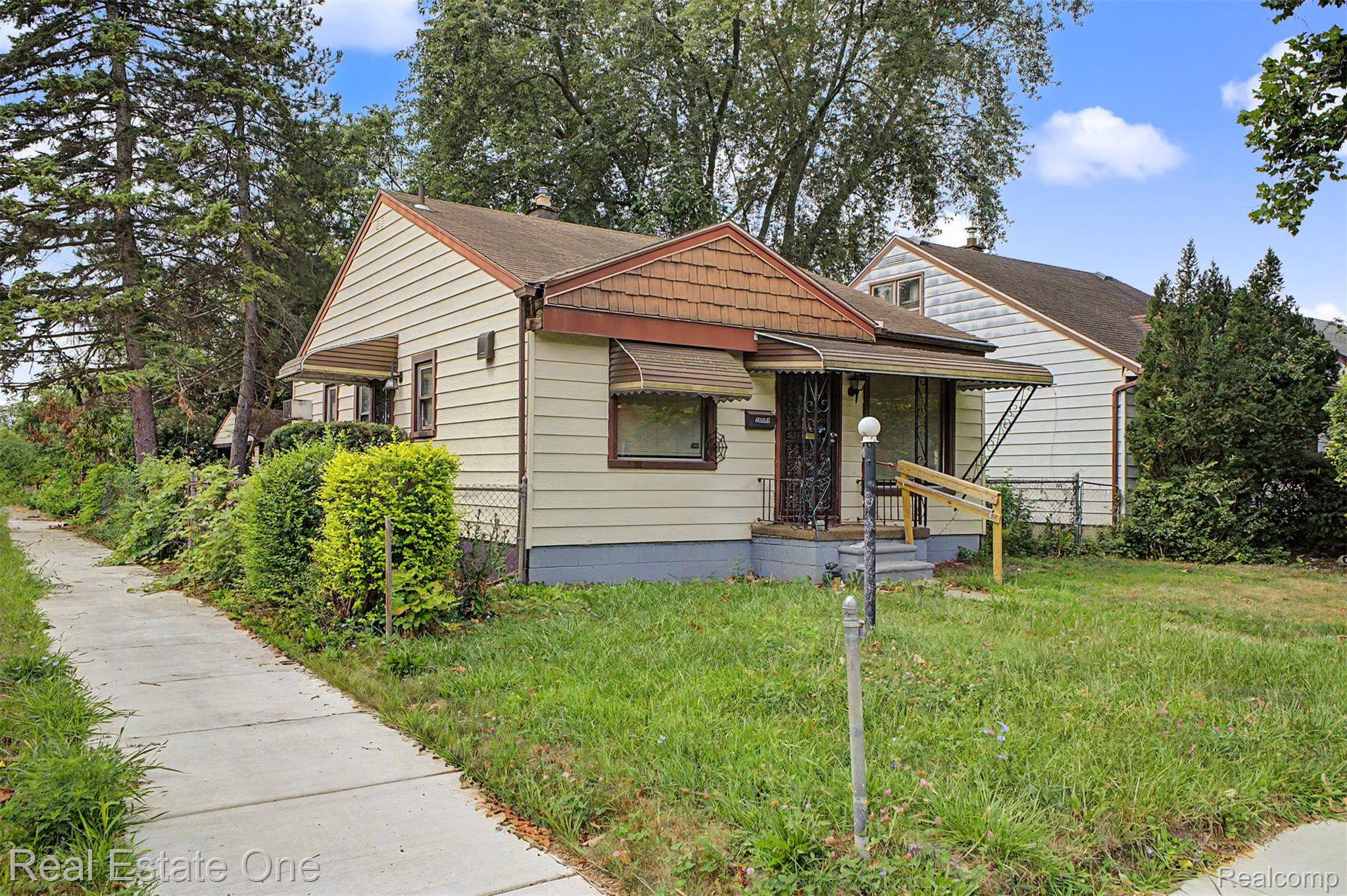 26809 Dartmouth Street Property Photo 4