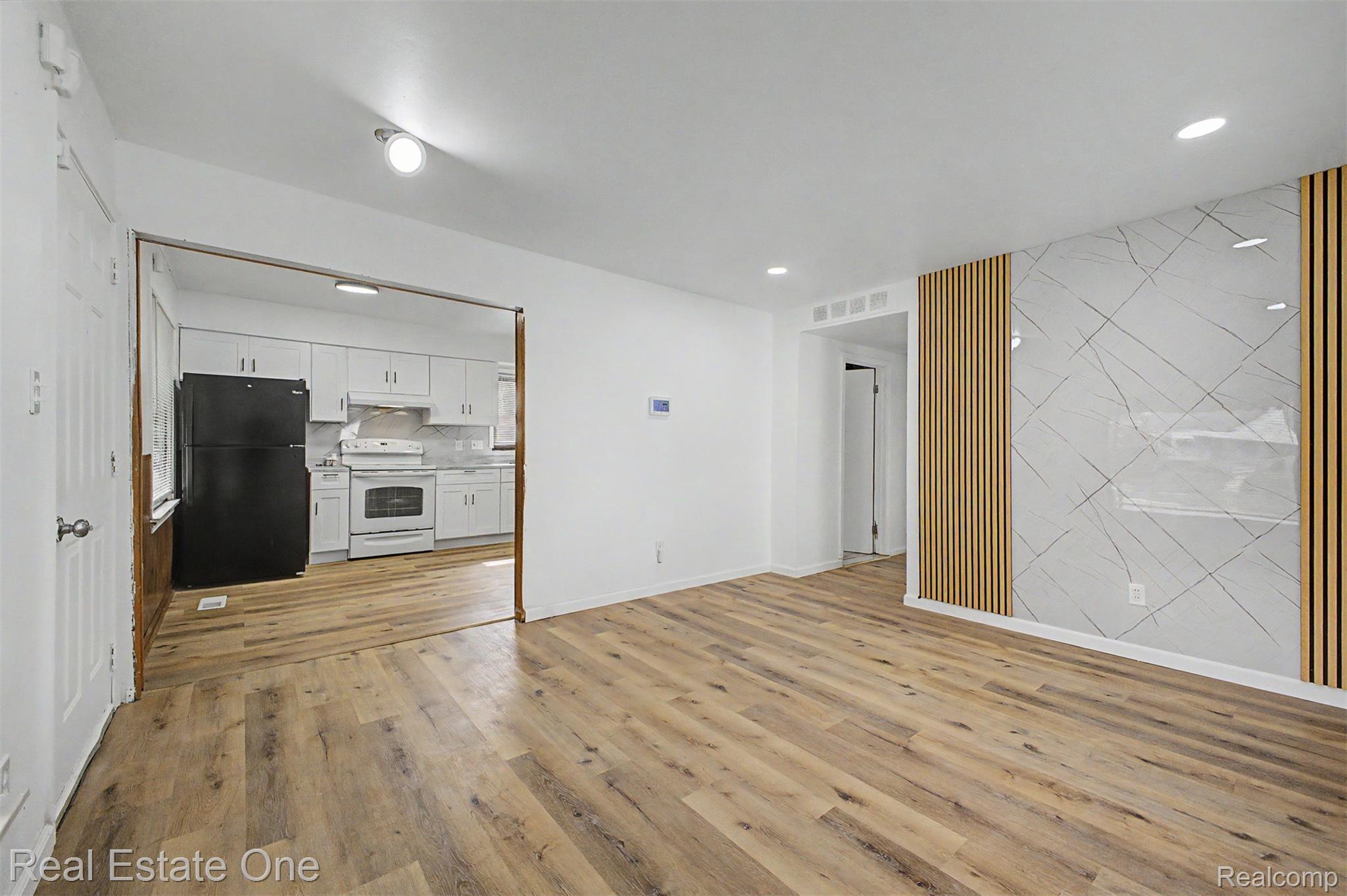 26809 Dartmouth Street Property Photo 10