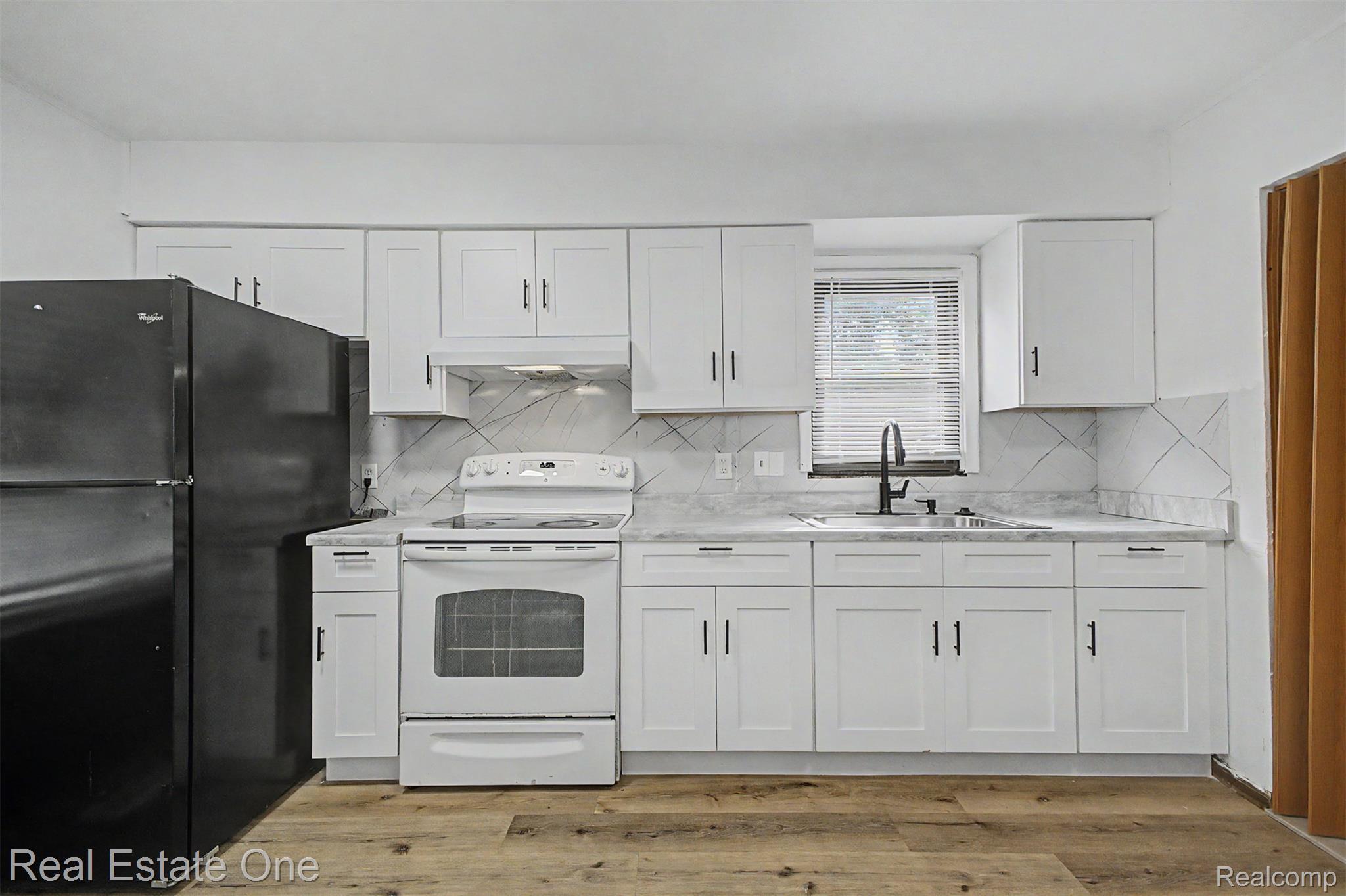 26809 Dartmouth Street Property Photo 14
