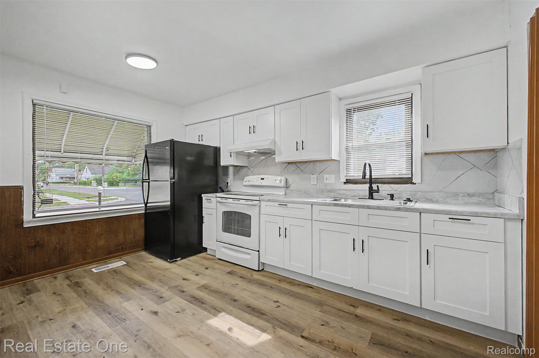 26809 Dartmouth Street Property Photo 15