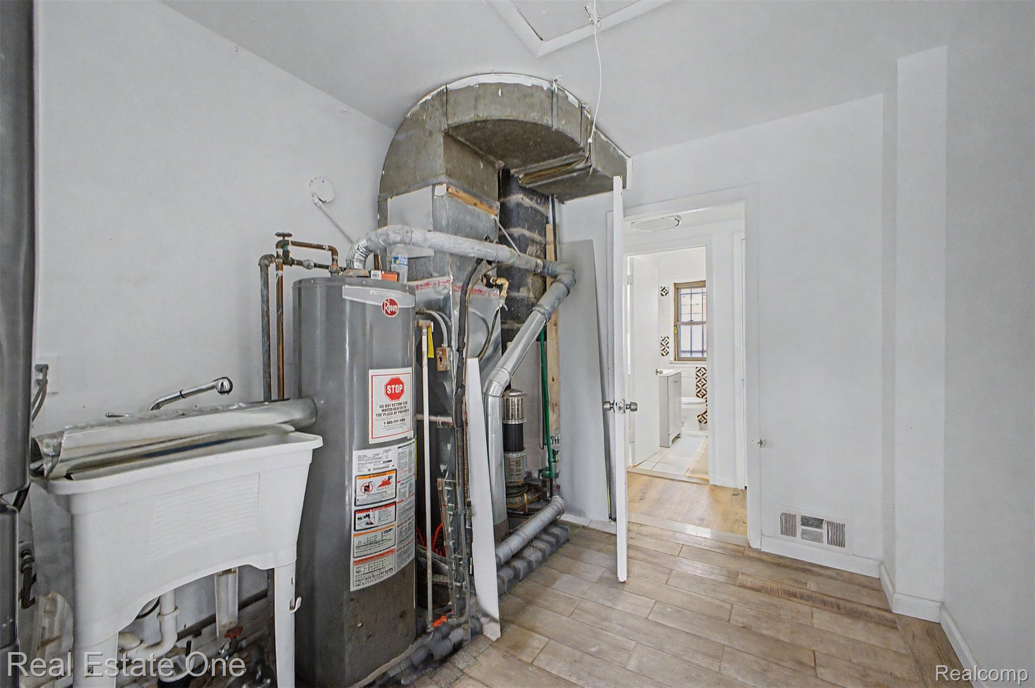 26809 Dartmouth Street Property Photo 17
