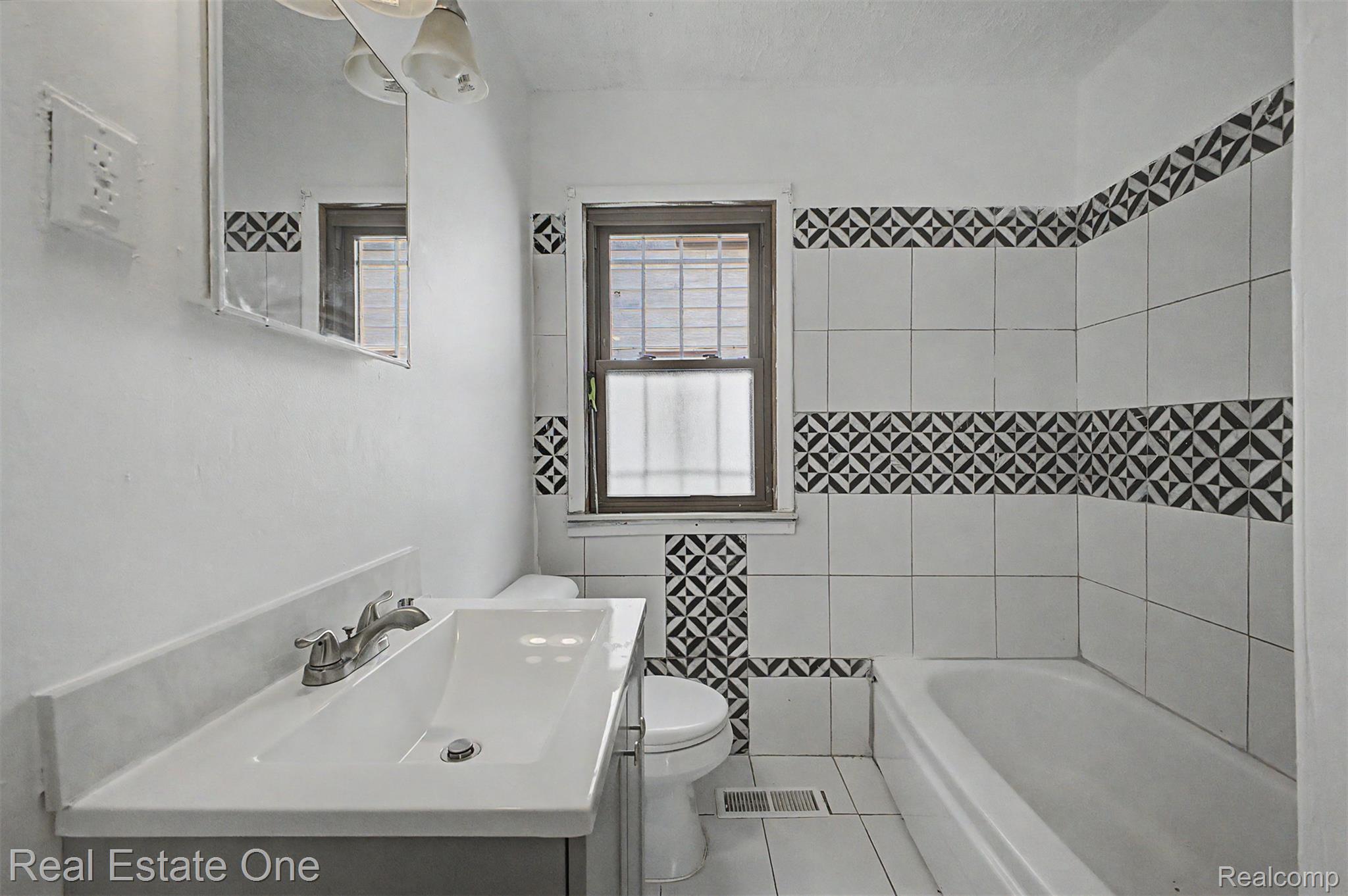 26809 Dartmouth Street Property Photo 19