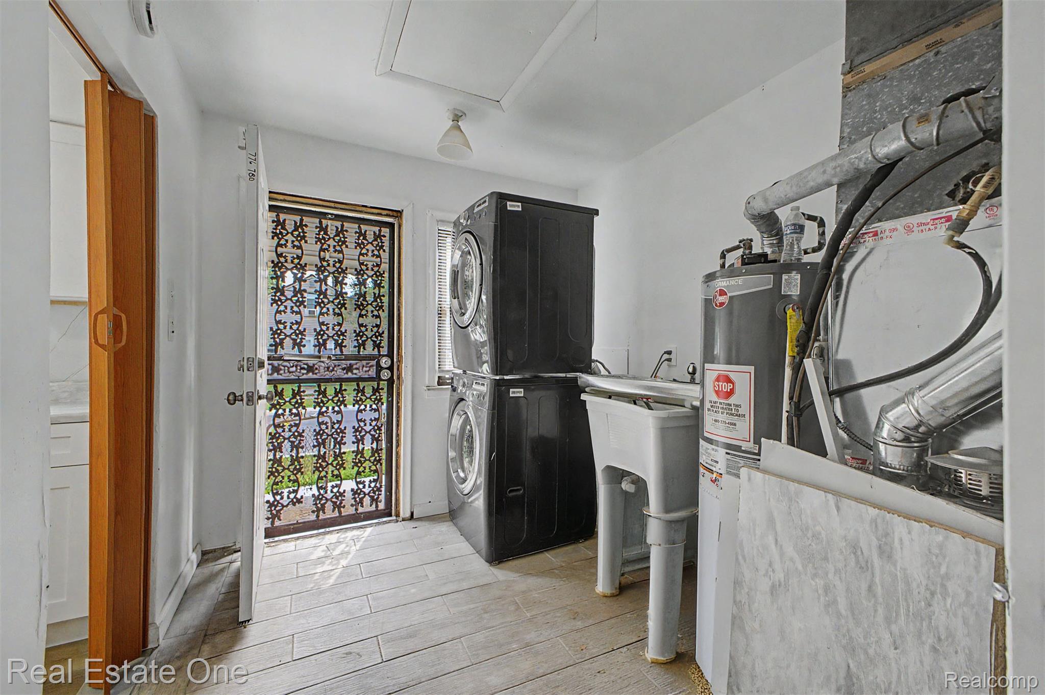 26809 Dartmouth Street Property Photo 20
