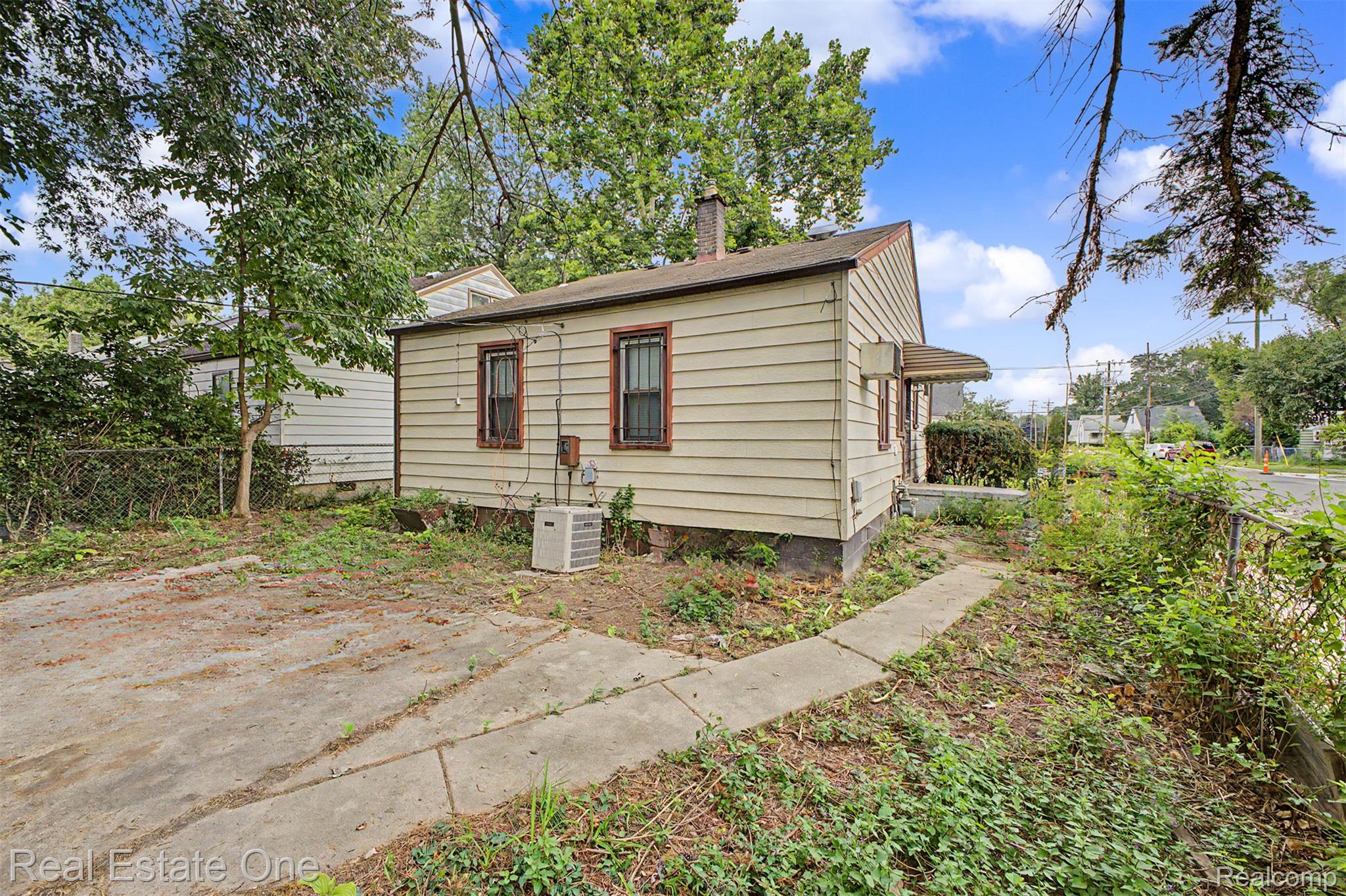 26809 Dartmouth Street Property Photo 27