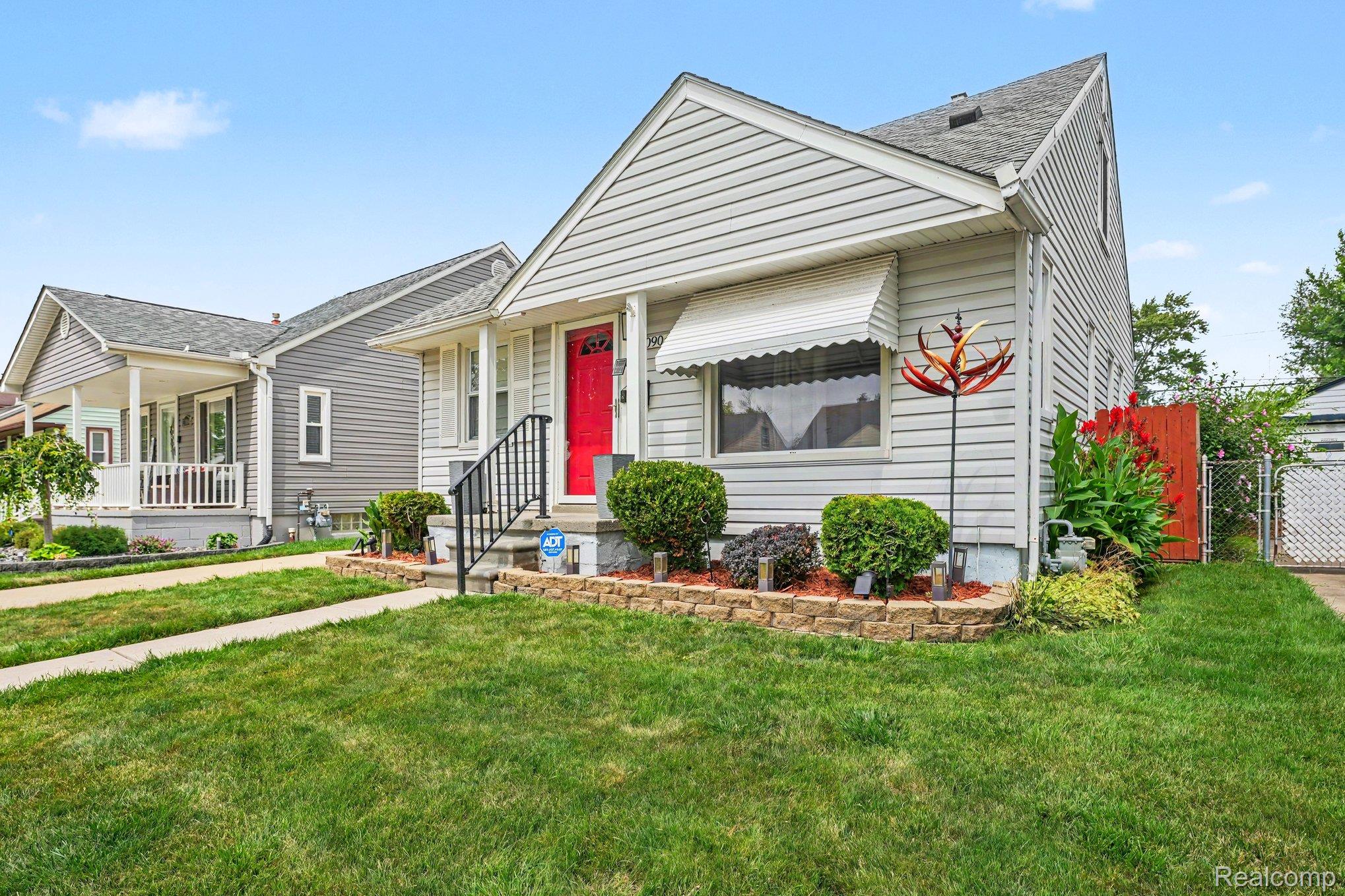 2090 Leblanc Street Property Photo 4