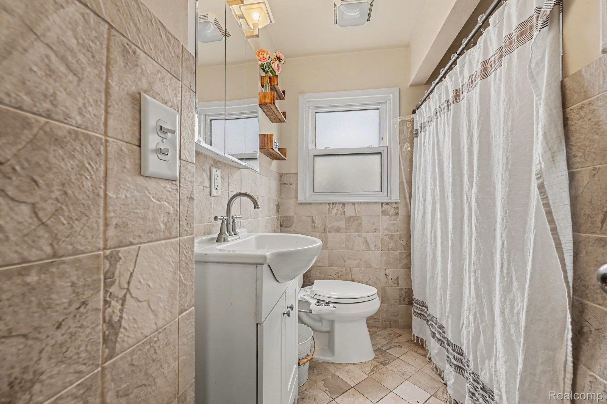 2090 Leblanc Street Property Photo 23