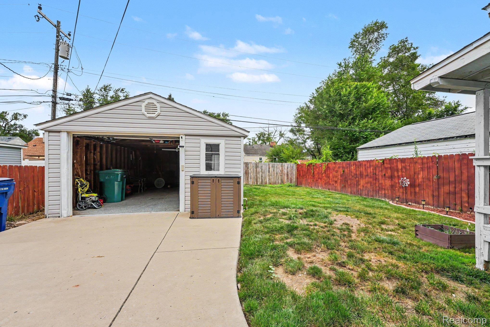 2090 Leblanc Street Property Photo 26