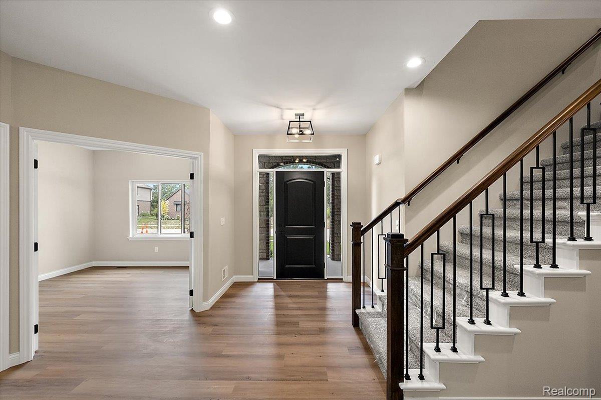 49241 London Bridge Drive Property Photo 5