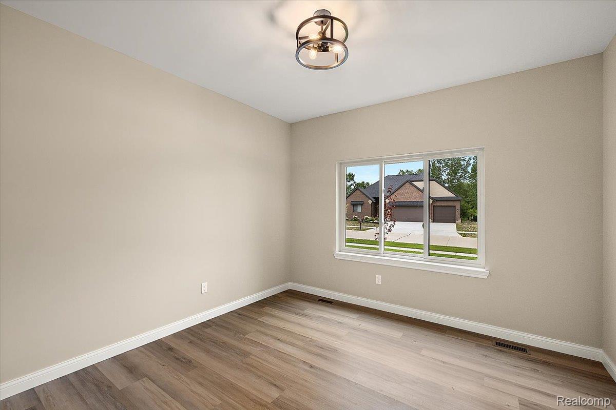 49241 London Bridge Drive Property Photo 7