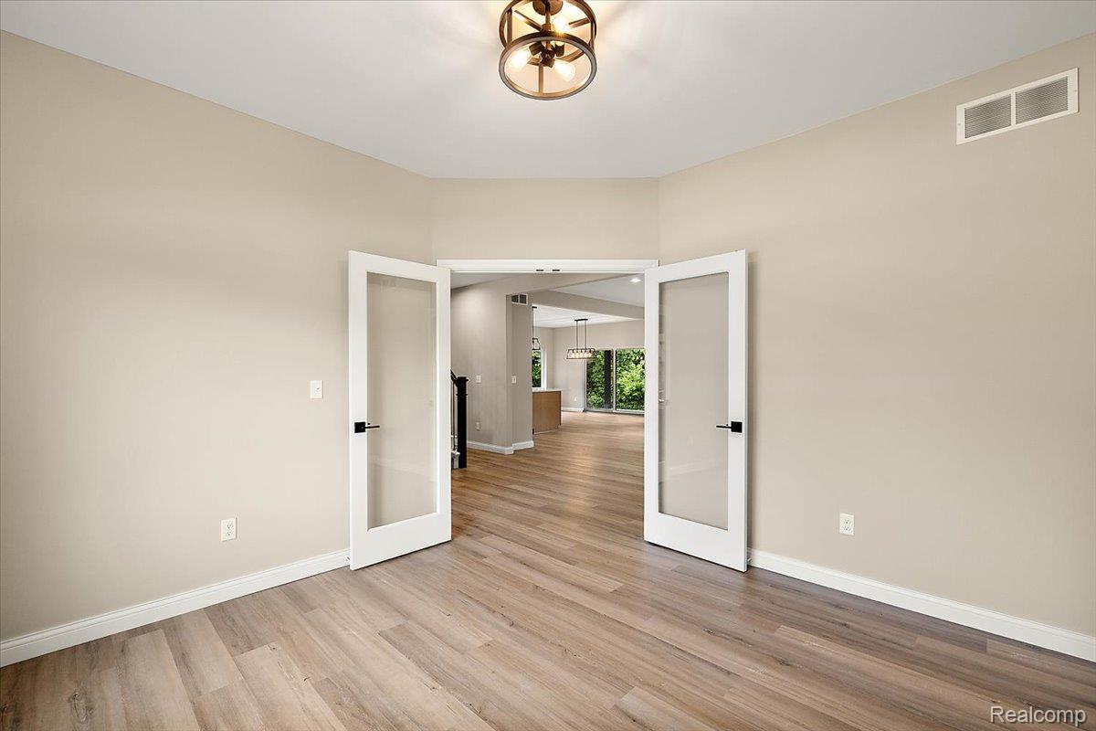 49241 London Bridge Drive Property Photo 8