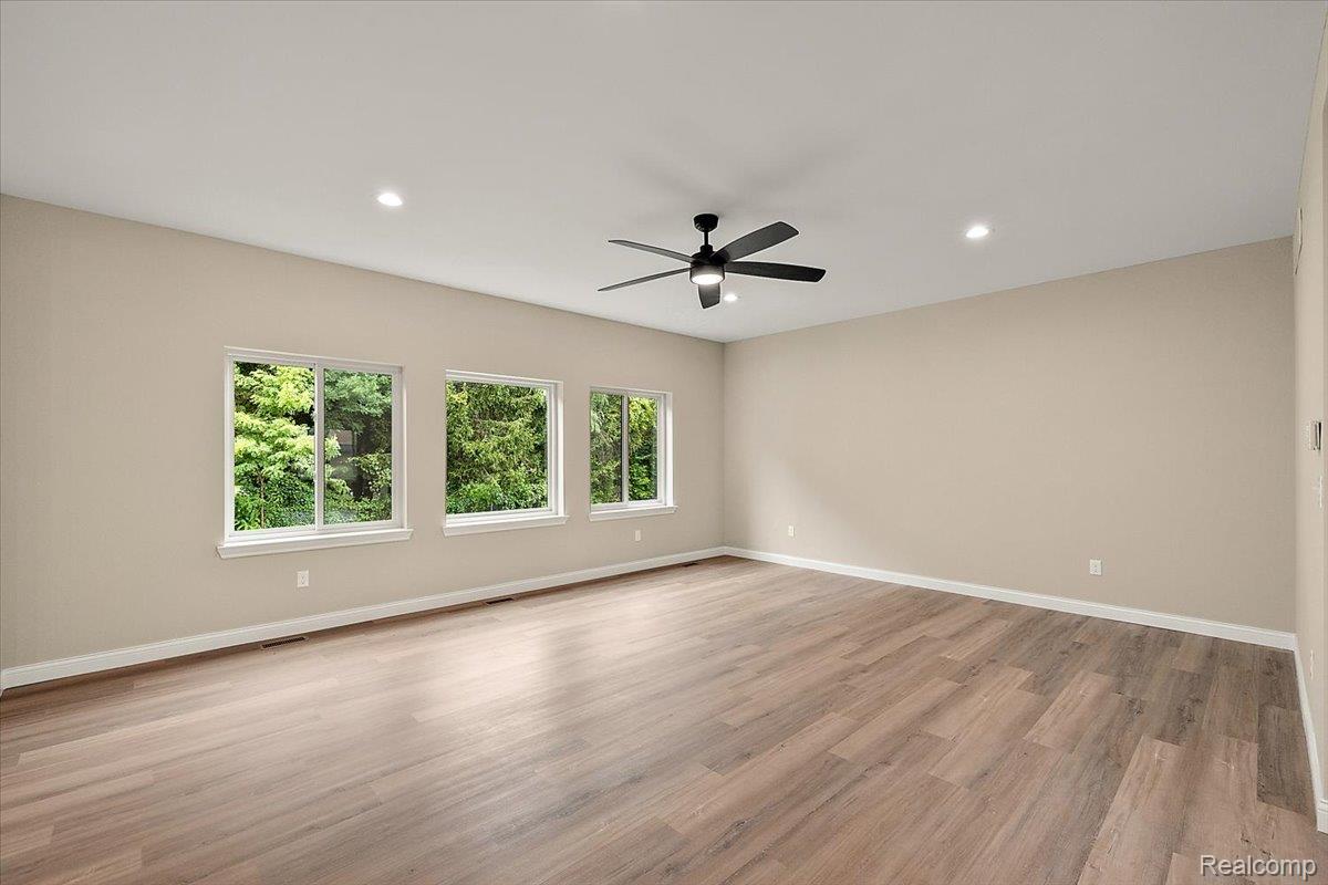 49241 London Bridge Drive Property Photo 10
