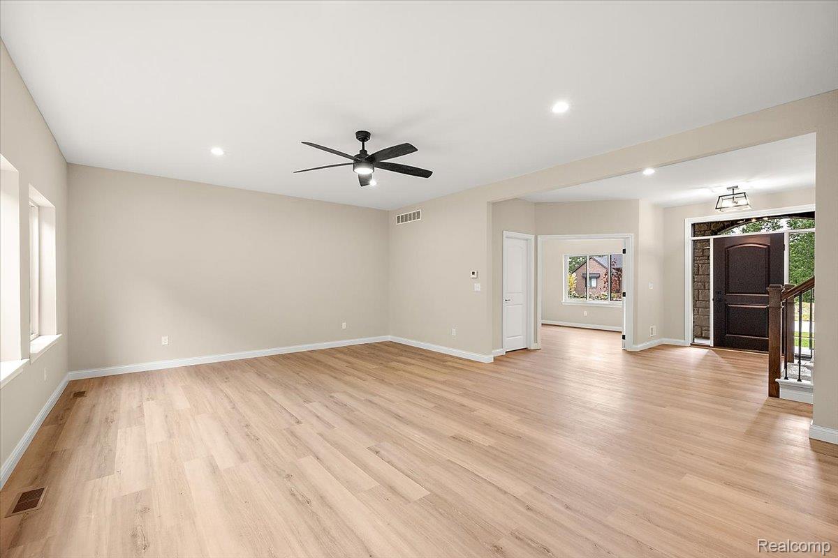 49241 London Bridge Drive Property Photo 12