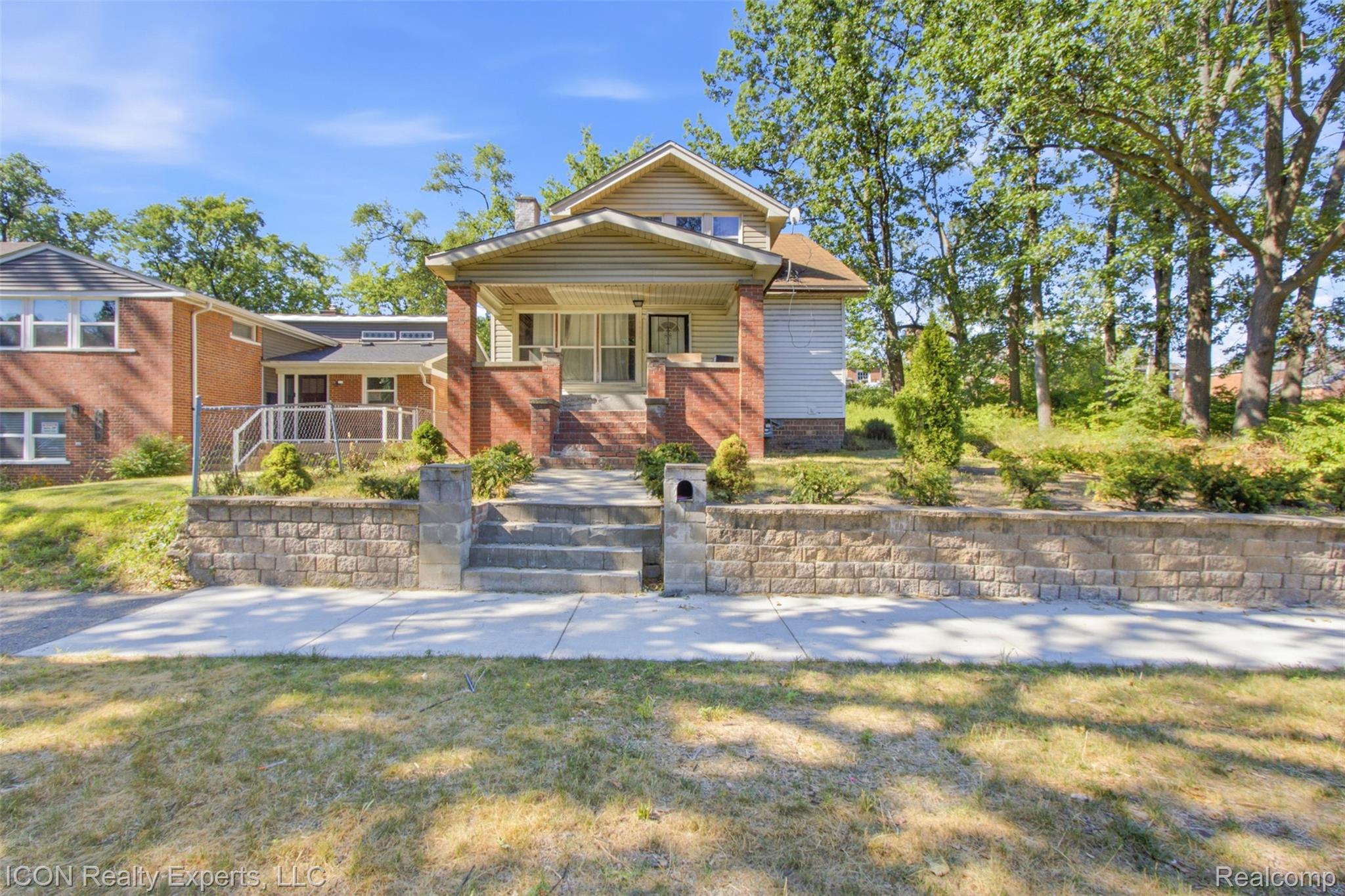 6494 London Street Property Photo 1