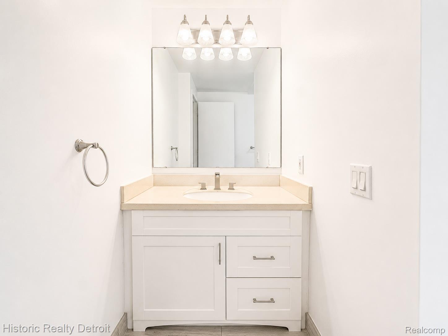 1300 E Lafayette 2102 Property Photo 15