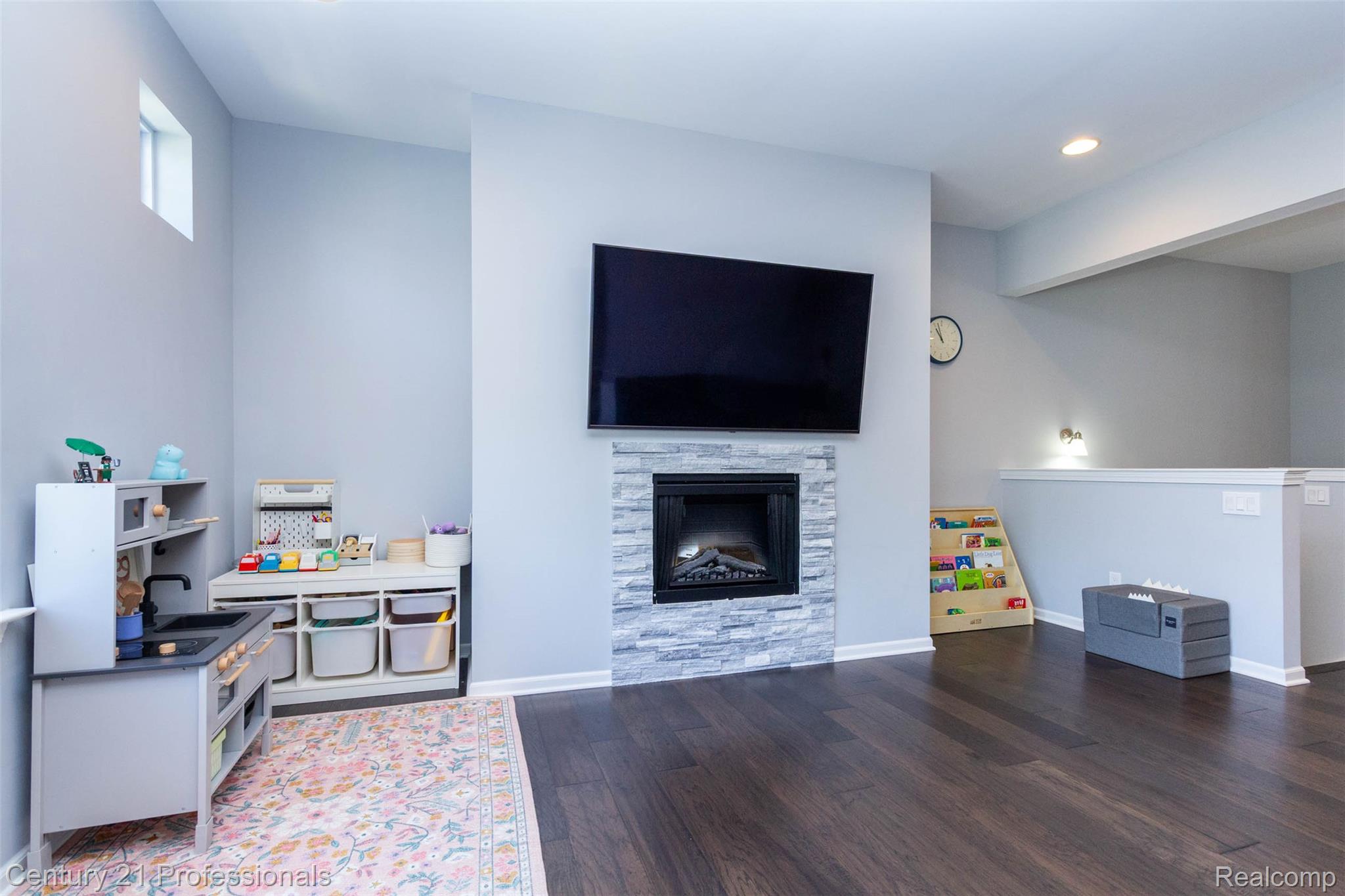 57 Kaprol Drive Property Photo 8