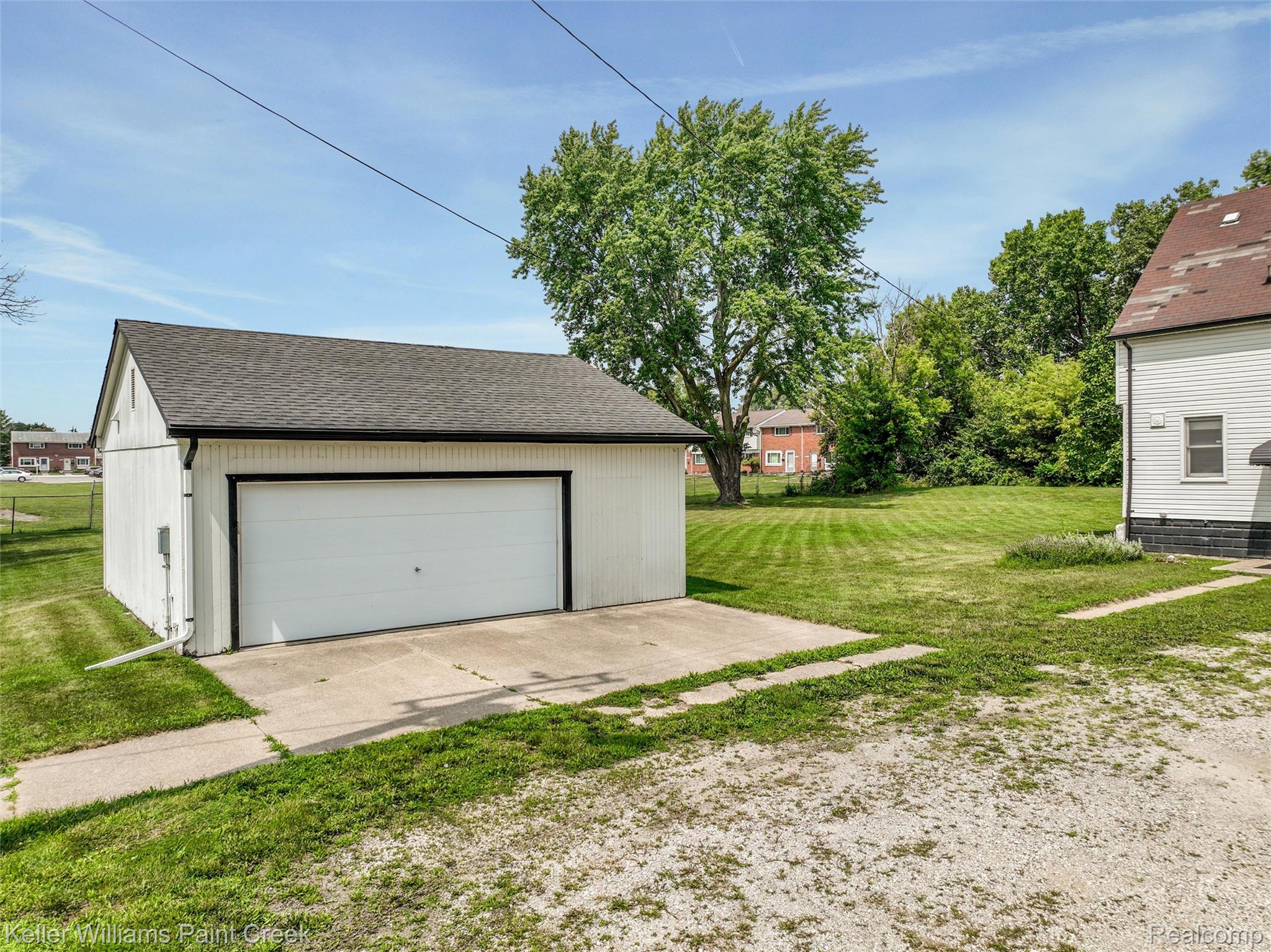 23880 Shook Road Property Photo 15