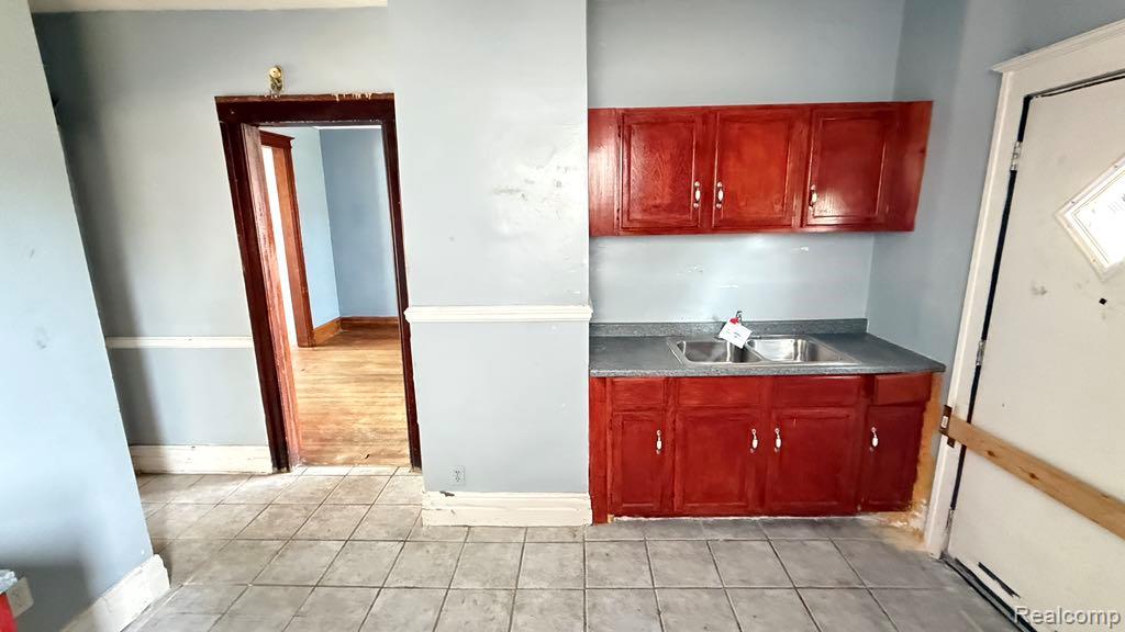 3756 Helen Street Property Photo 4