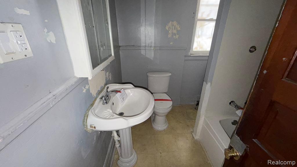 3756 Helen Street Property Photo 9