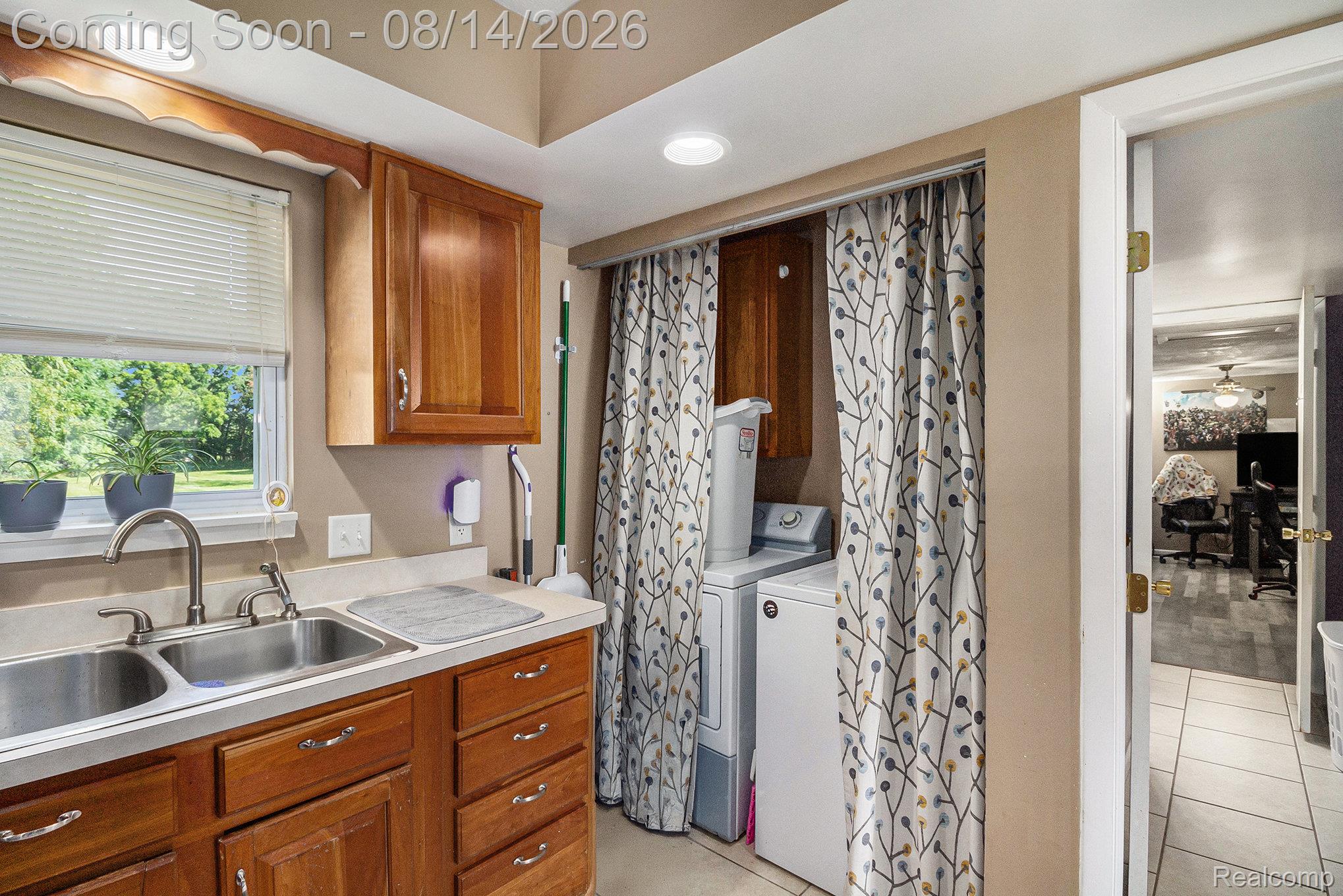 415 E Oliver Street Property Photo 9
