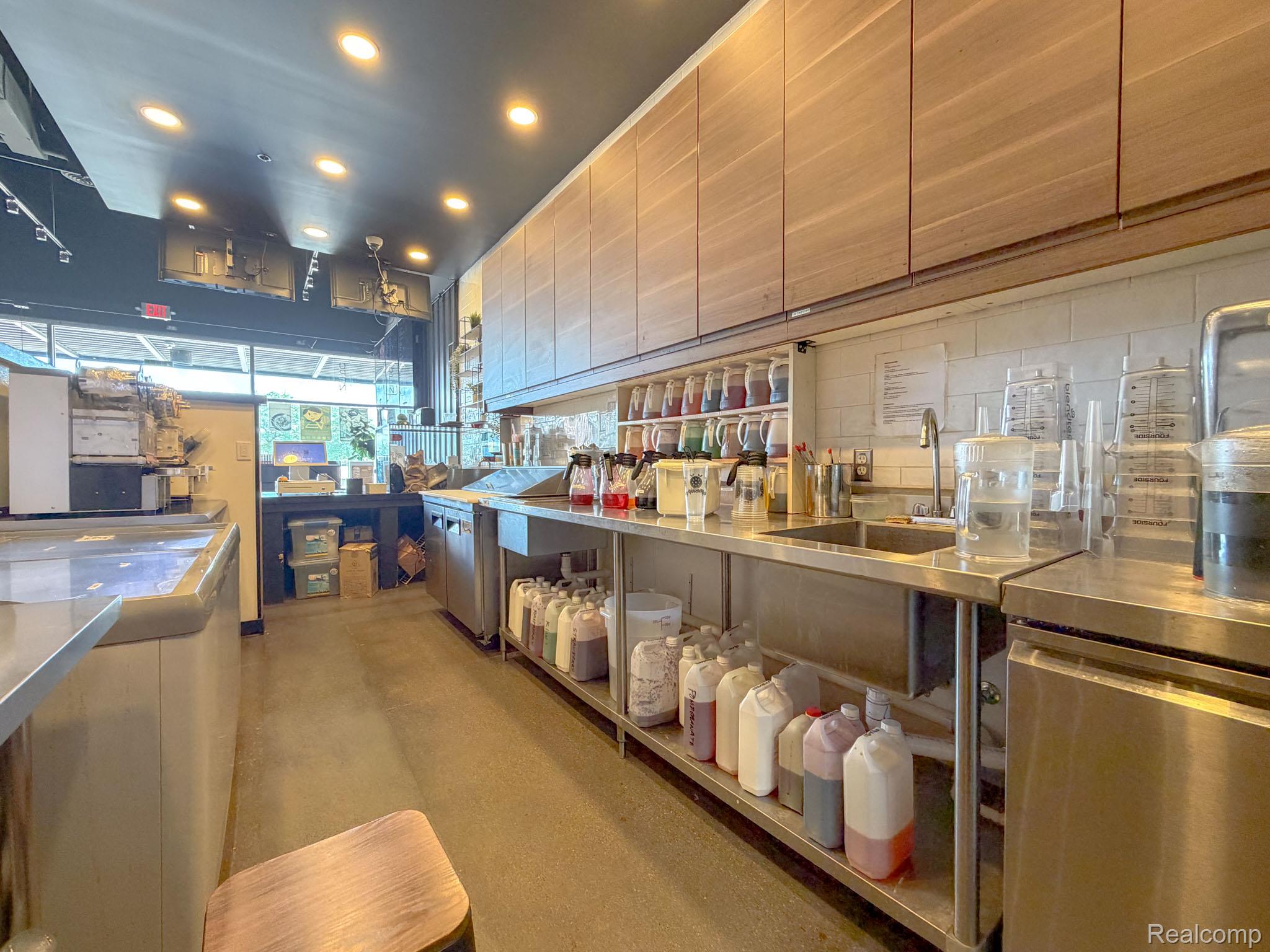 20261063157 Property Photo 5