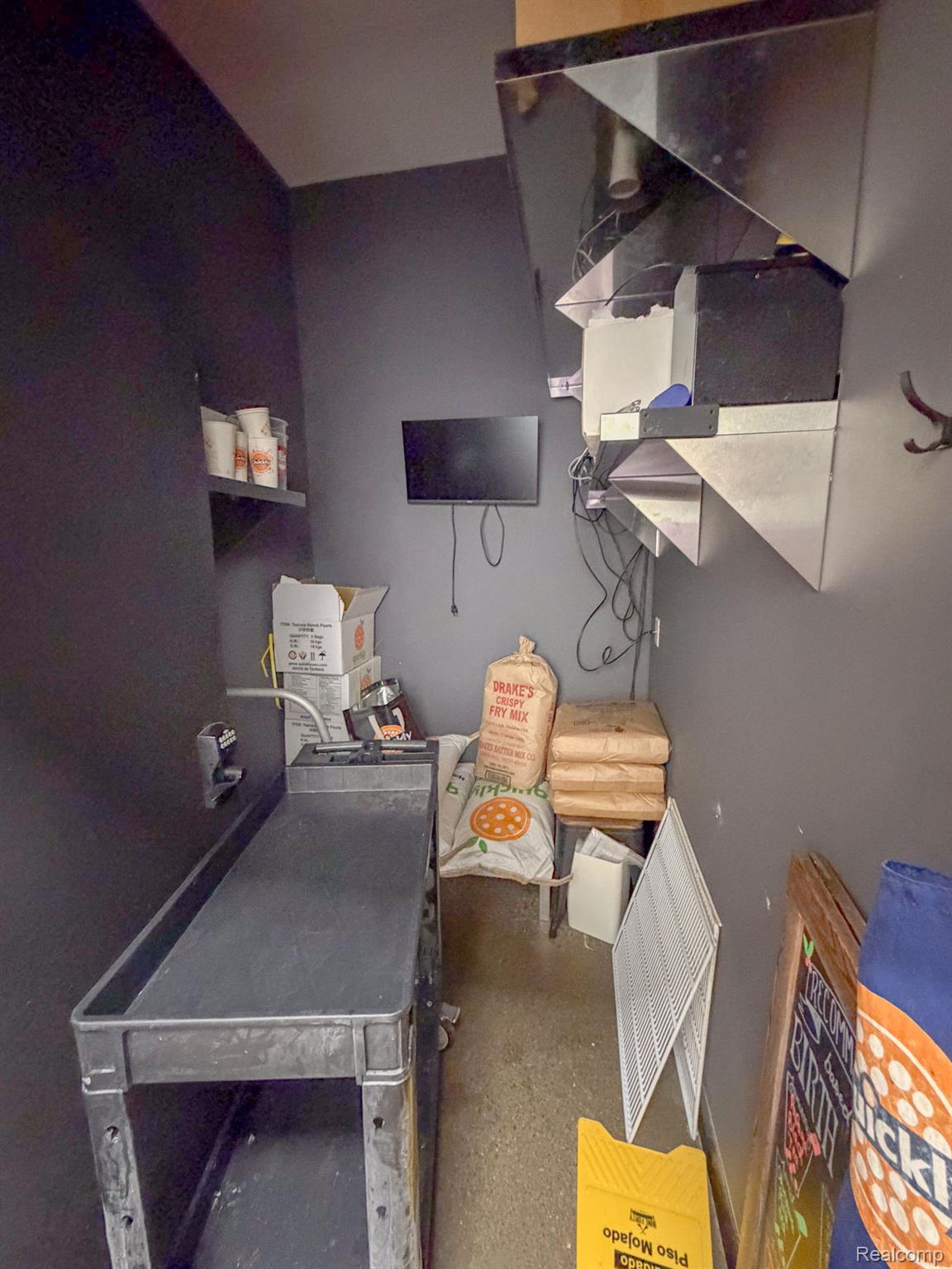 20261063157 Property Photo 11