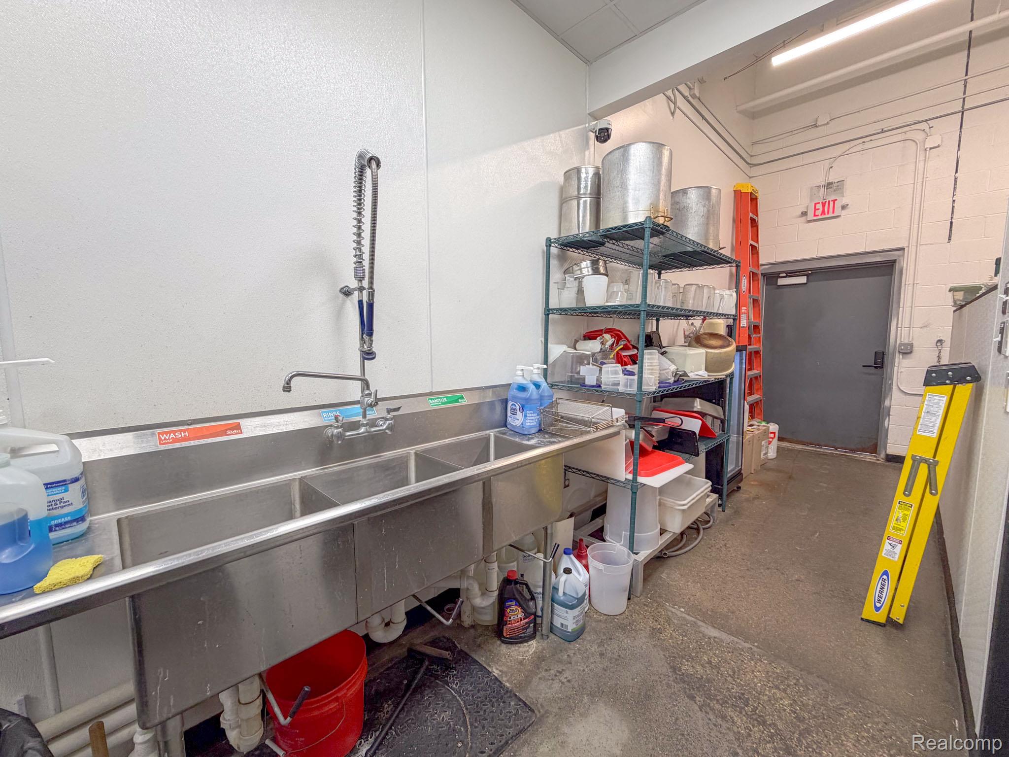 20261063157 Property Photo 15