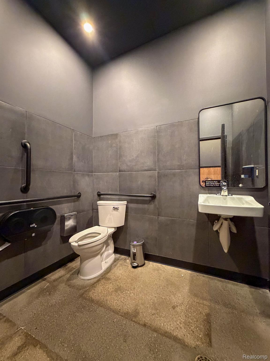 20261063157 Property Photo 18