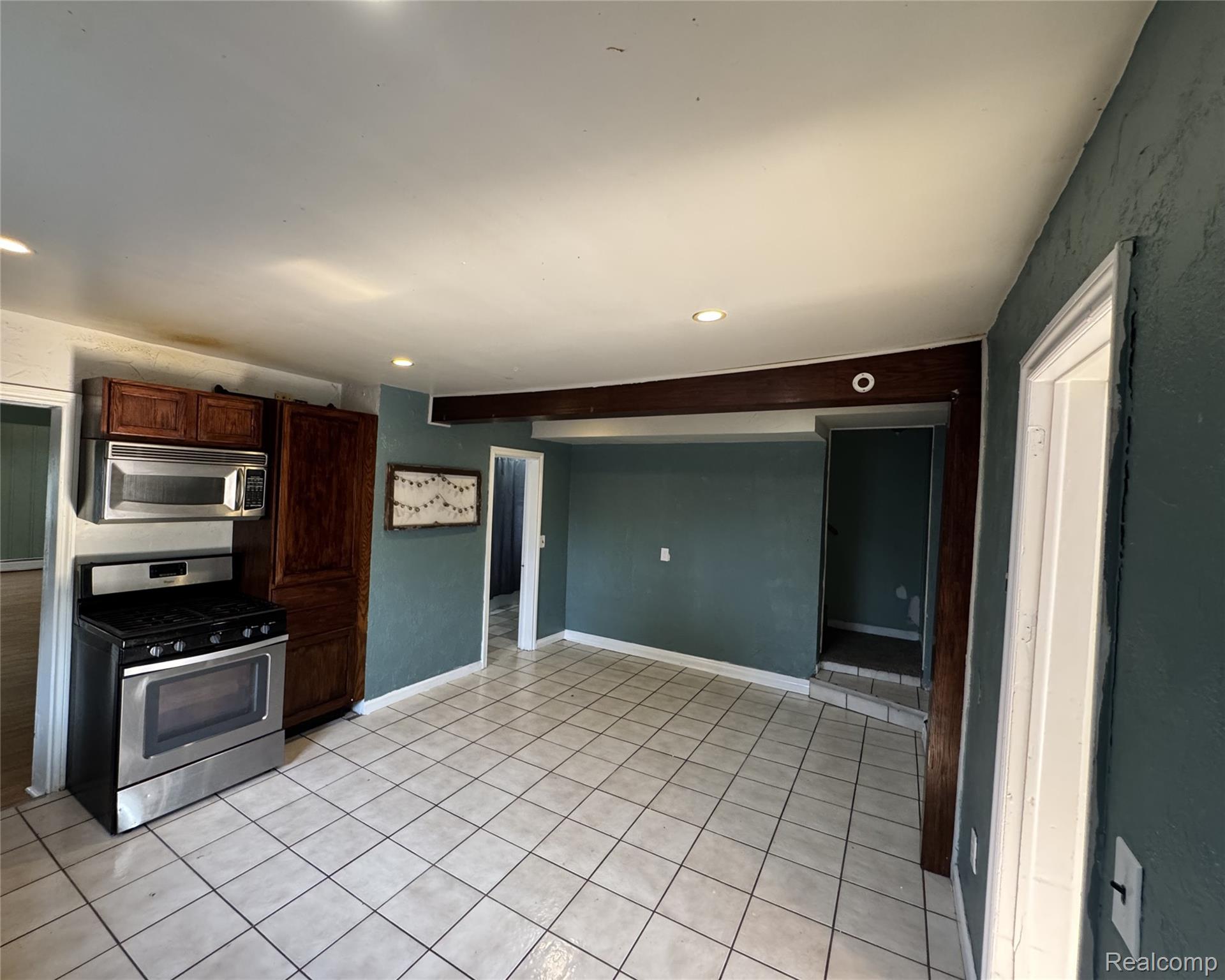 39691 Detroit Street Property Photo 3