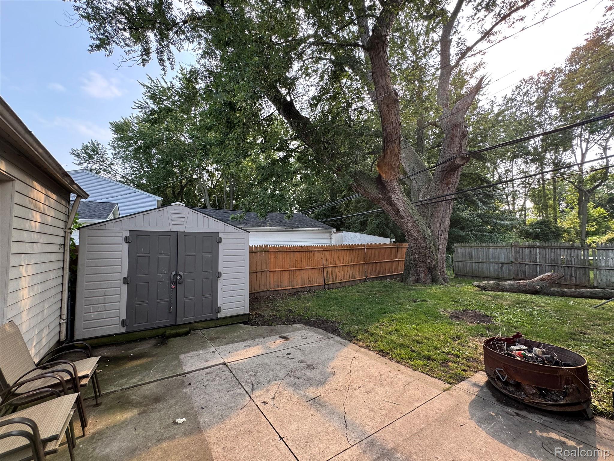 39691 Detroit Street Property Photo 26