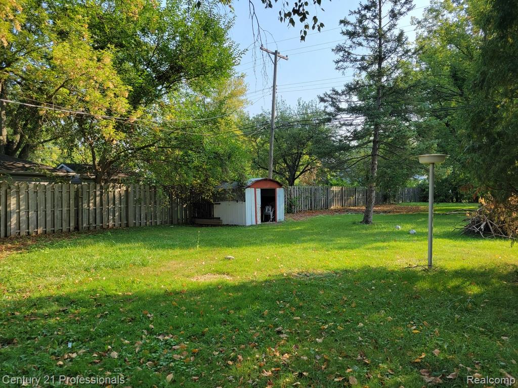 3225 Crooks Road Property Photo 2