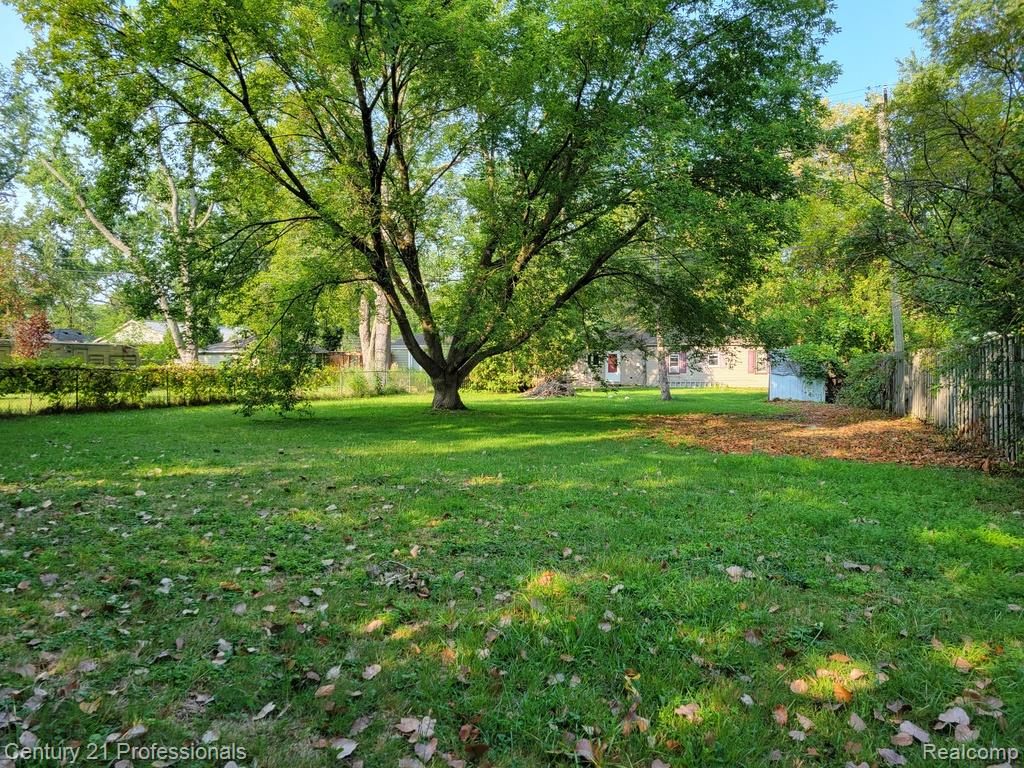 3225 Crooks Road Property Photo 3