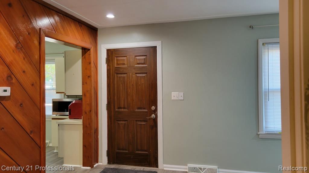 3225 Crooks Road Property Photo 5