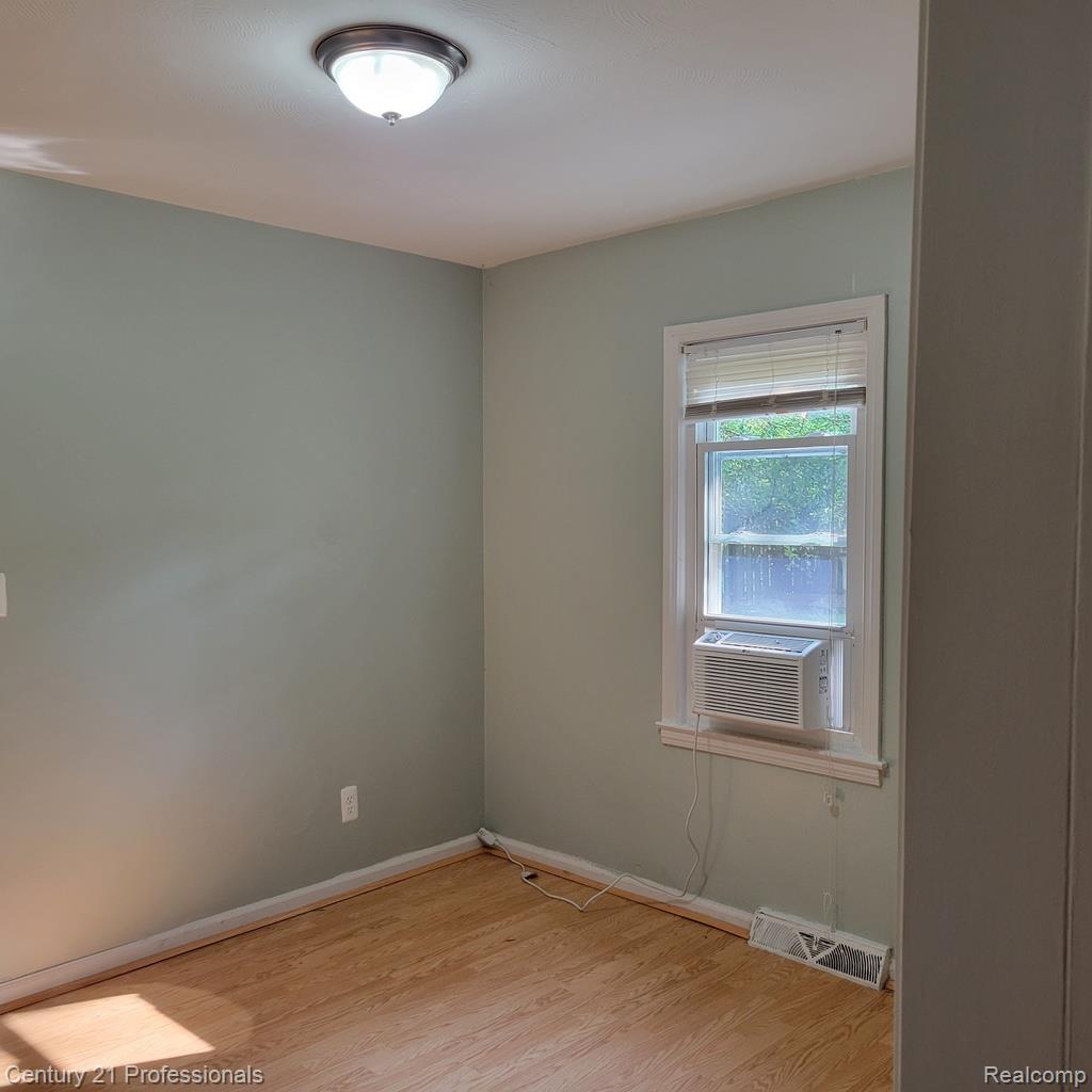 3225 Crooks Road Property Photo 7